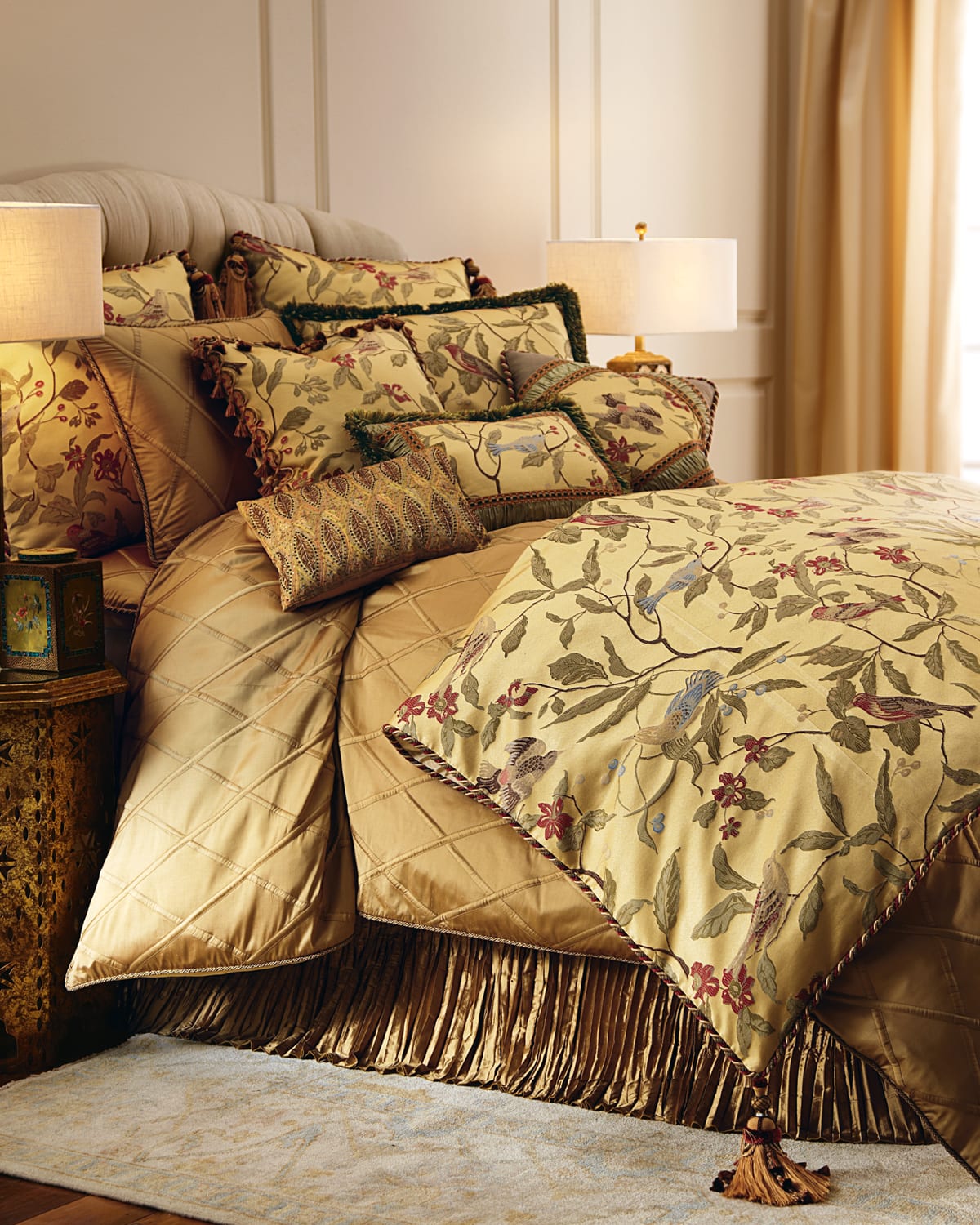 Austin Horn Collection King Chirping Bird Duvet Cover In Gold