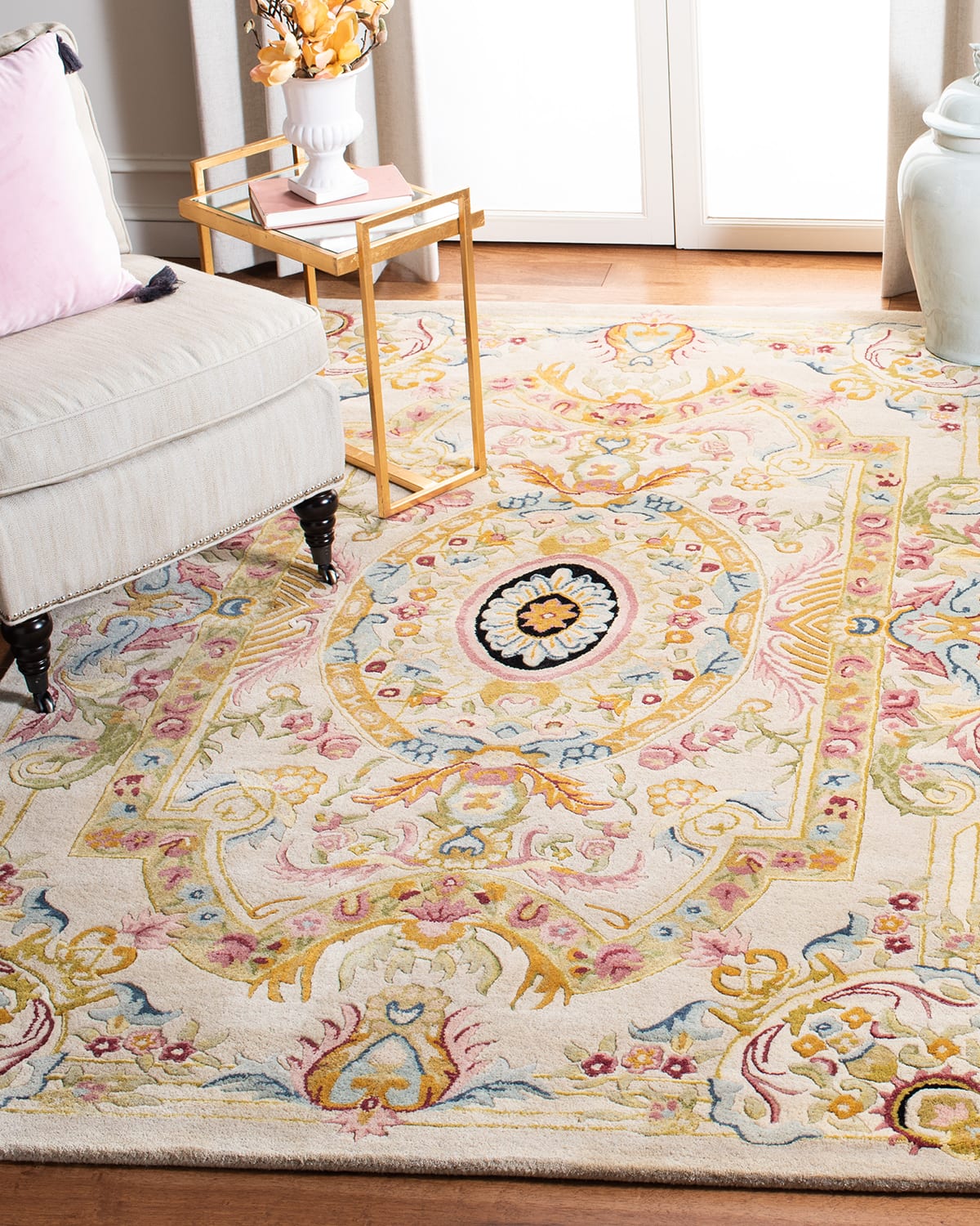 Safavieh Feather Medallion Rug, 4' X 6' In Beige/sage