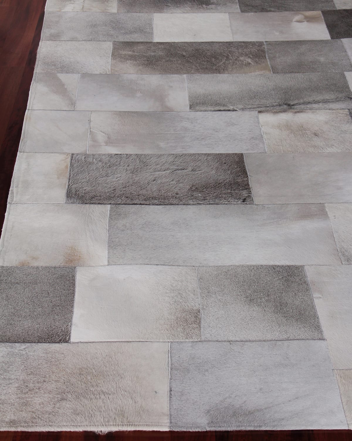 Exquisite Rugs Magdalen Hairhide Rug, 5' X 8'