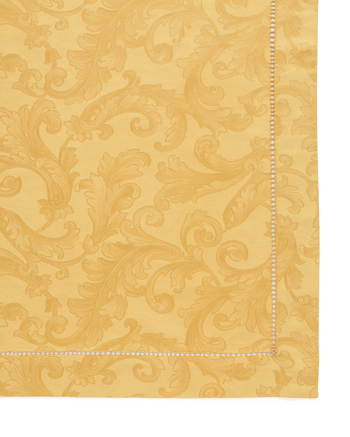Sferra Acanthus Jacquard Tablecloth 70" X 126" In Gold