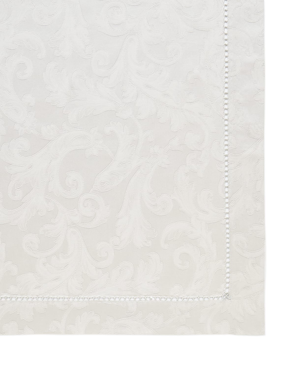 Sferra Acanthus Jacquard Tablecloth 70" X 144" In Parchment