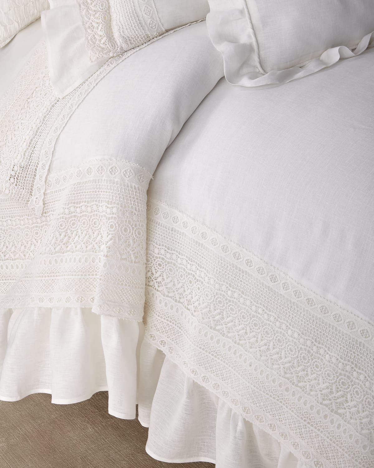 Amity Home Bellamy King Duvet In White