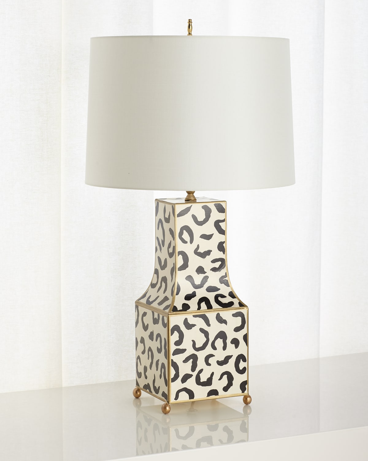 Worlds Away Pagoda Table Lamp In Black/white