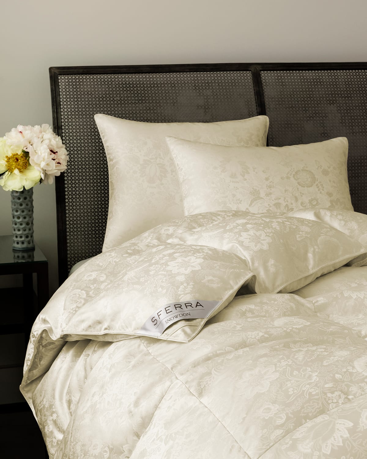 Sferra Snowdon Medium Queen Down Pillow