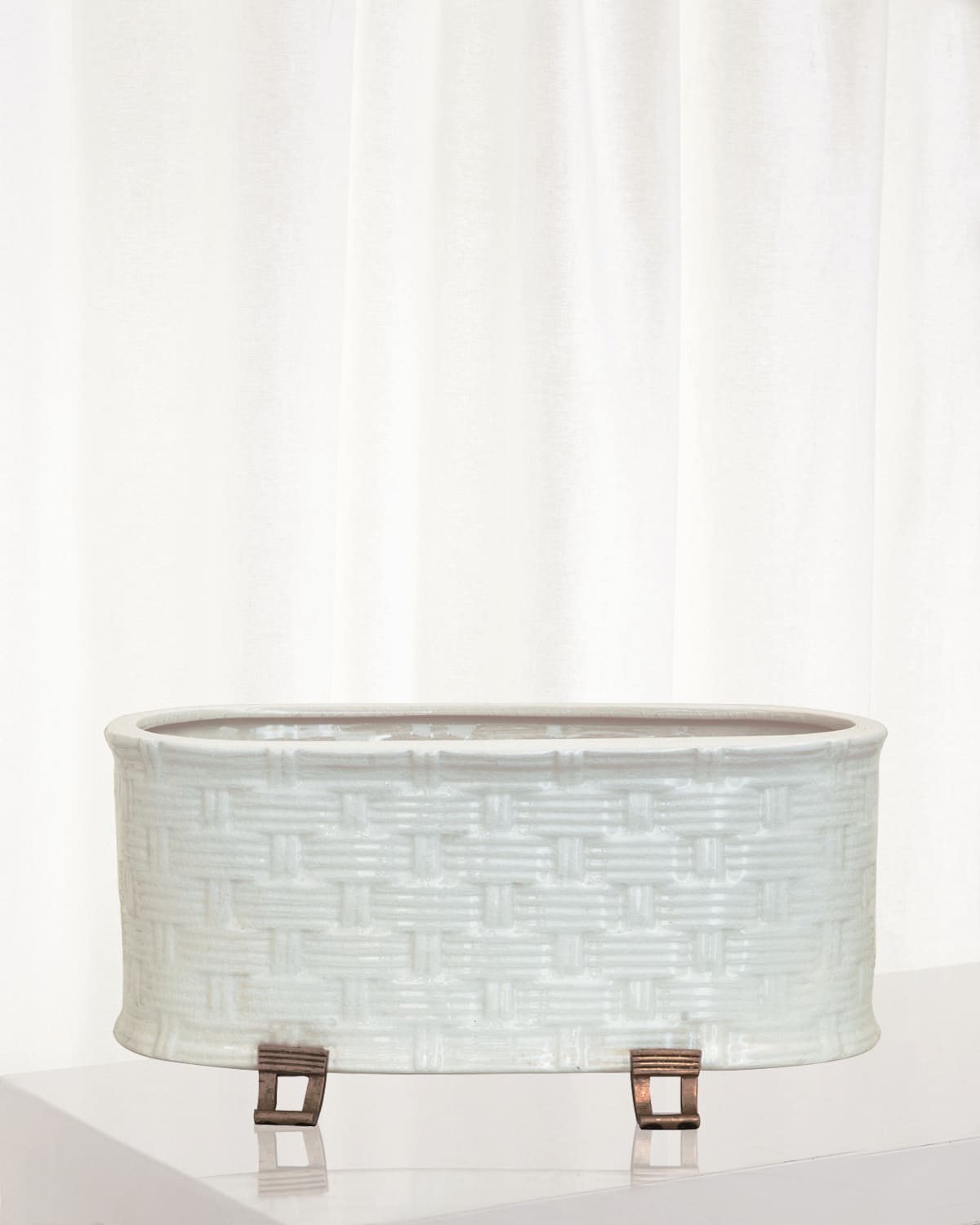 Port 68 Sanibel Oval Planter In White/brass