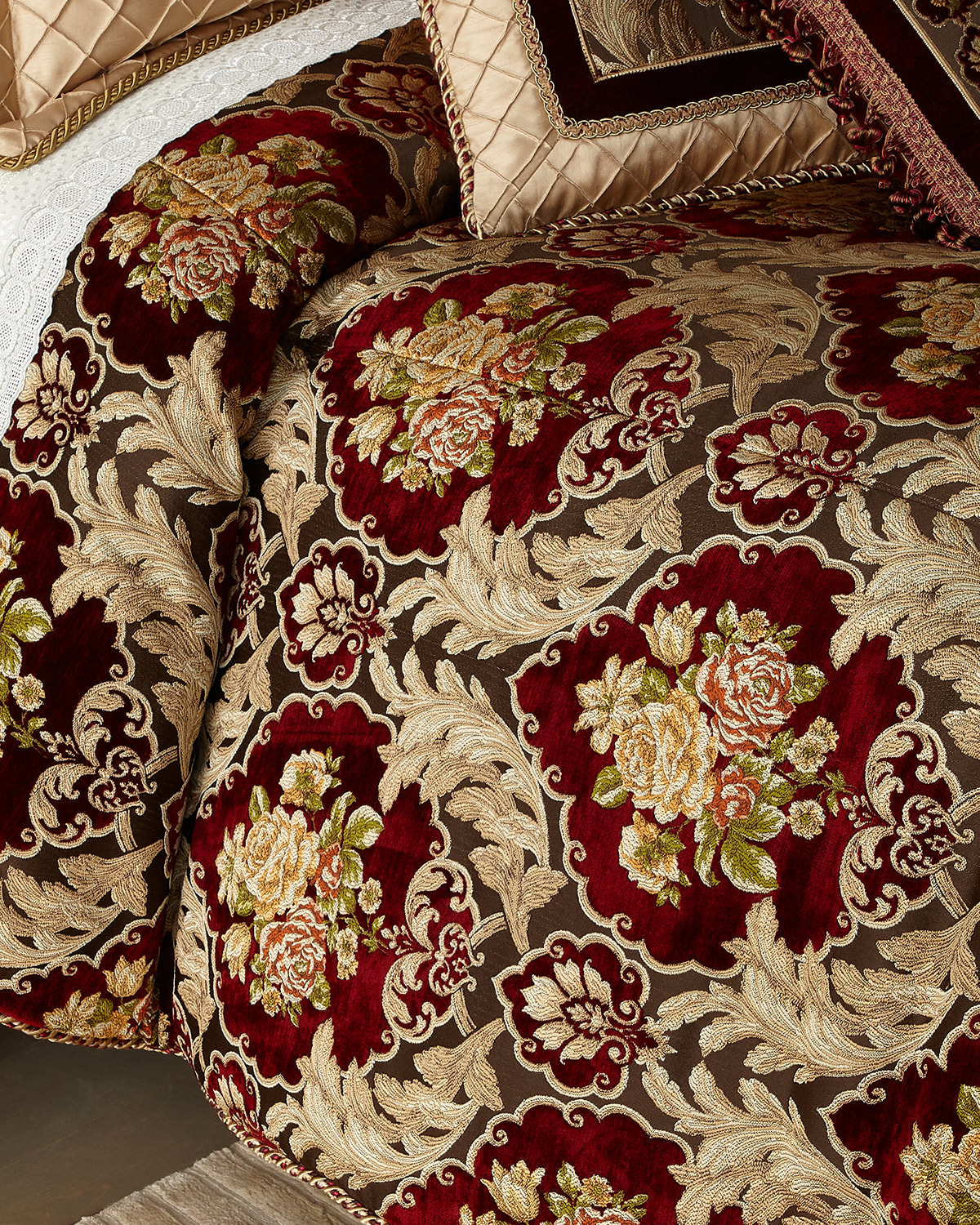 Austin Horn Collection Alias 3-piece Queen Comforter Set In Red