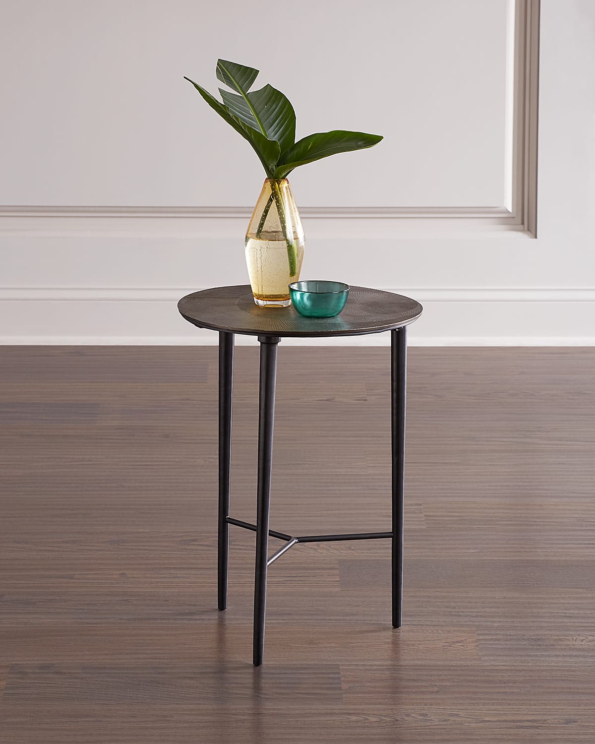 Global Views Circle Etched Accent Table In Black