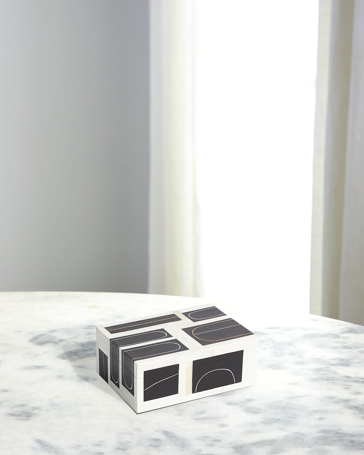 Global Views Brass Loop Small Box In Black/white