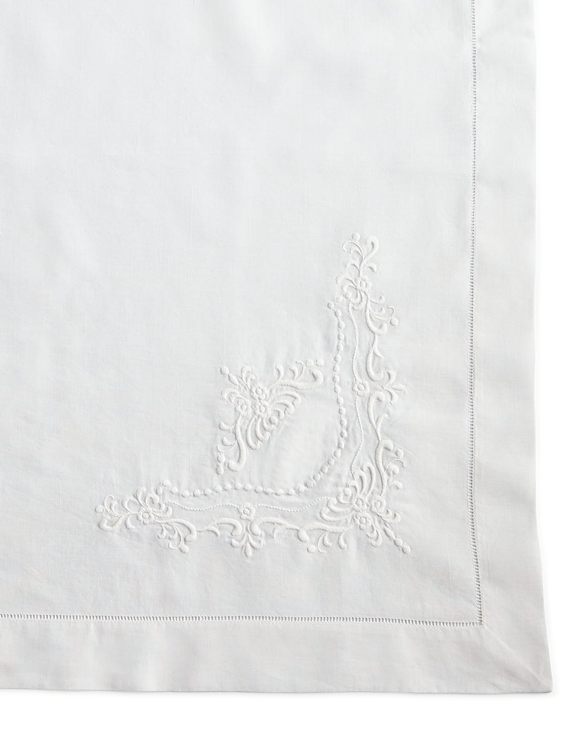 Boutross Imports Italian Crest Tablecloth, 68" X 138" In White