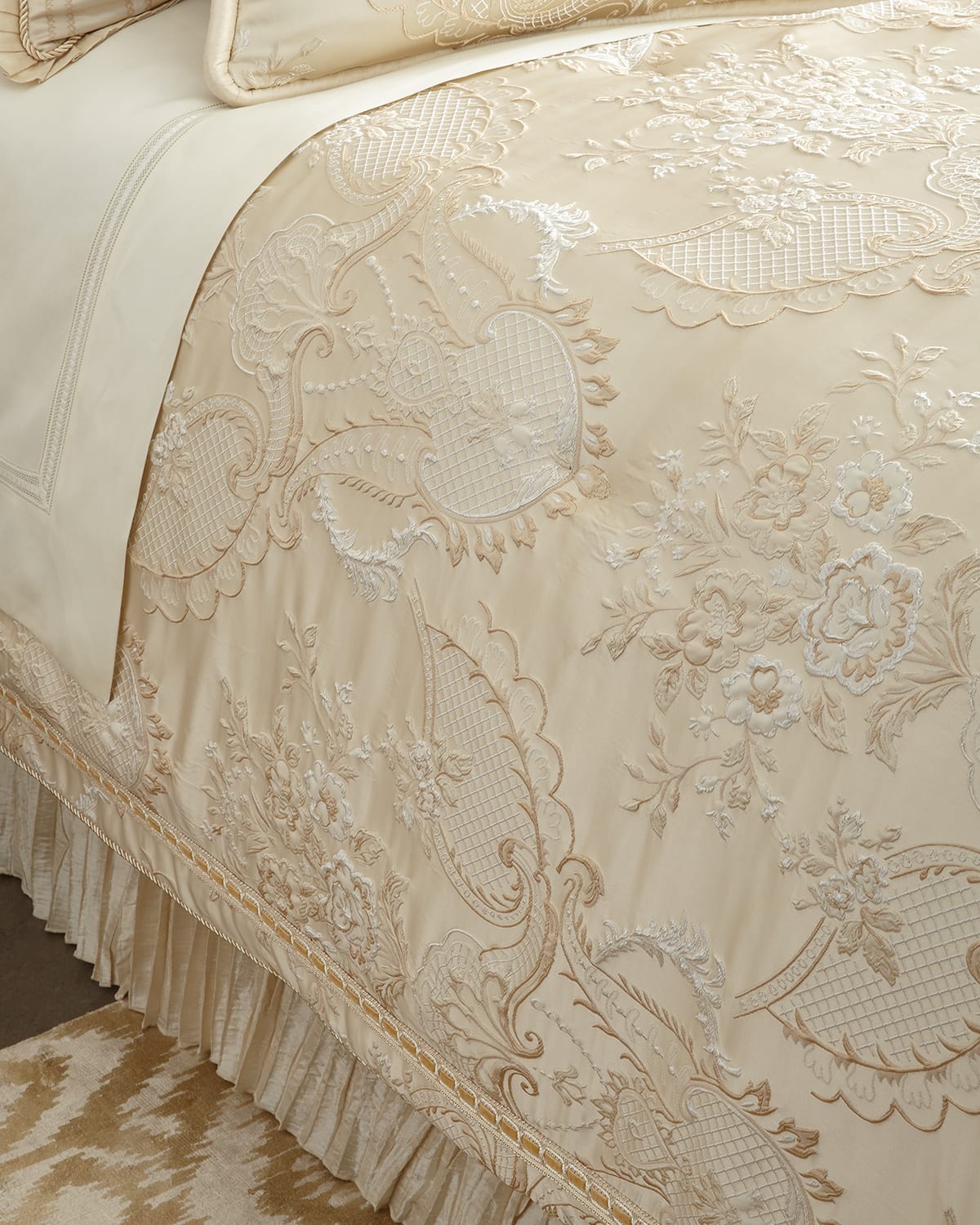 Austin Horn Collection Charlotte King Comforter In Neutral