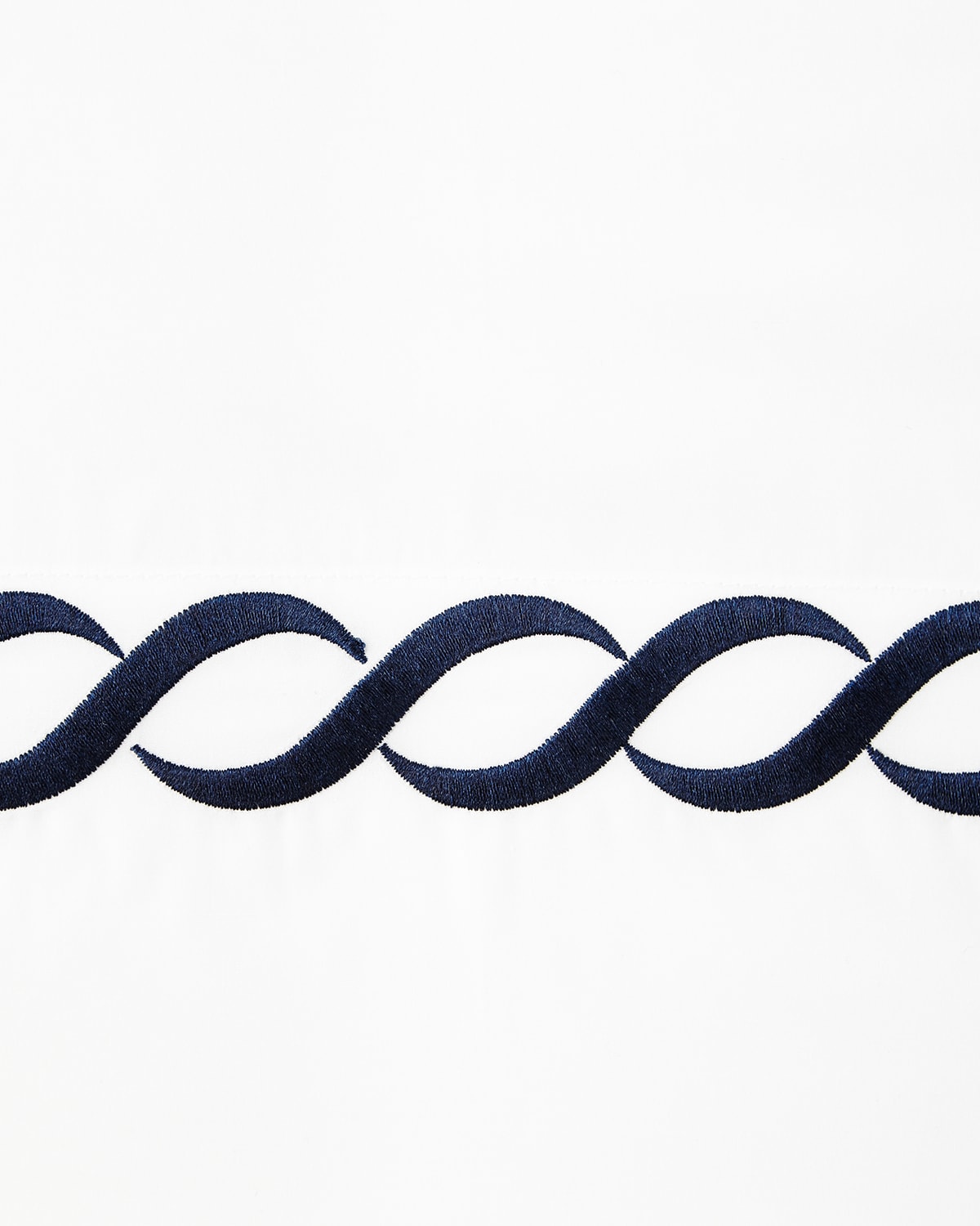 Kassatex Two Standard Catena Pillowcases In Navy
