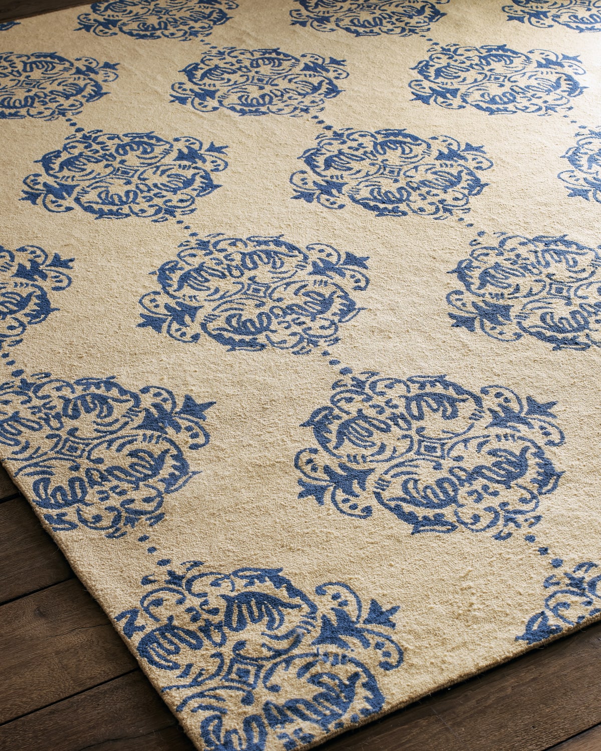 Safavieh Blue Medallions Rug, 7'9" X 9'9"