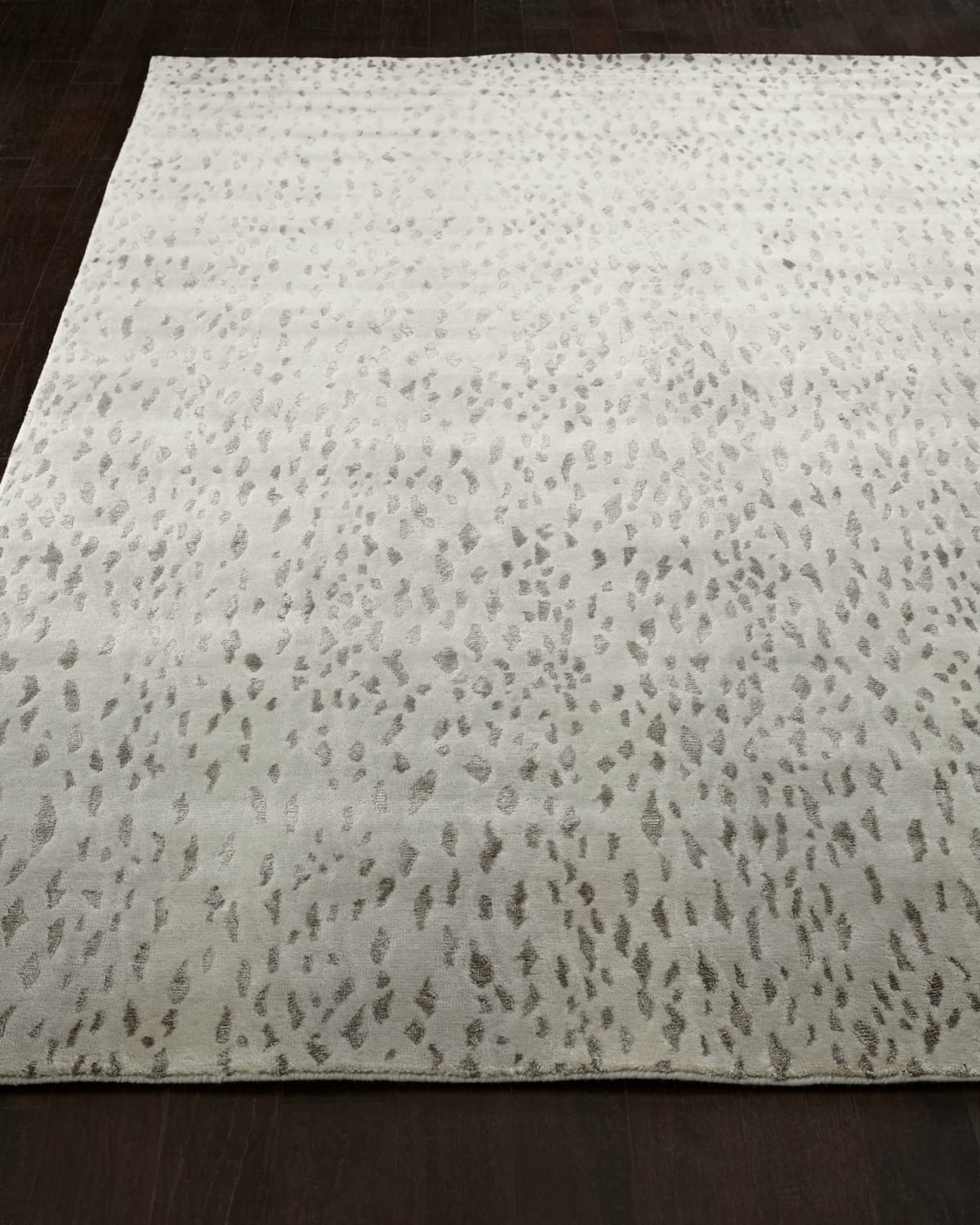 Safavieh Silver Leopard Rug, 5' X 8' In Silver Leopard