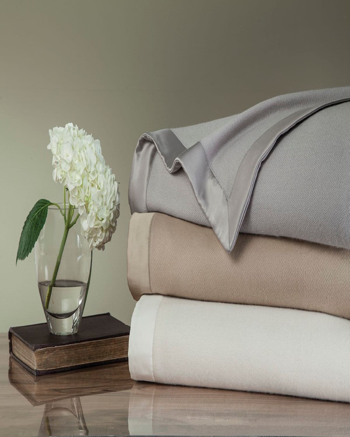 Home Treasures Queen Serena Cashmere Blanket In Ivory/sempione
