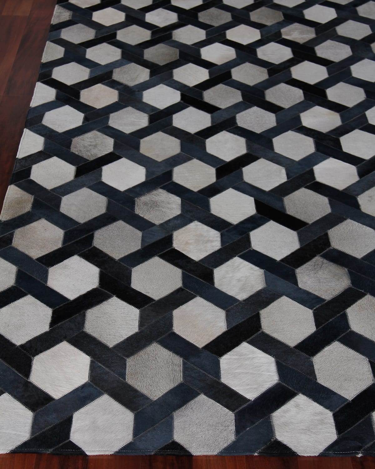 Exquisite Rugs Solomon Hairhide Rug, 5' X 8'