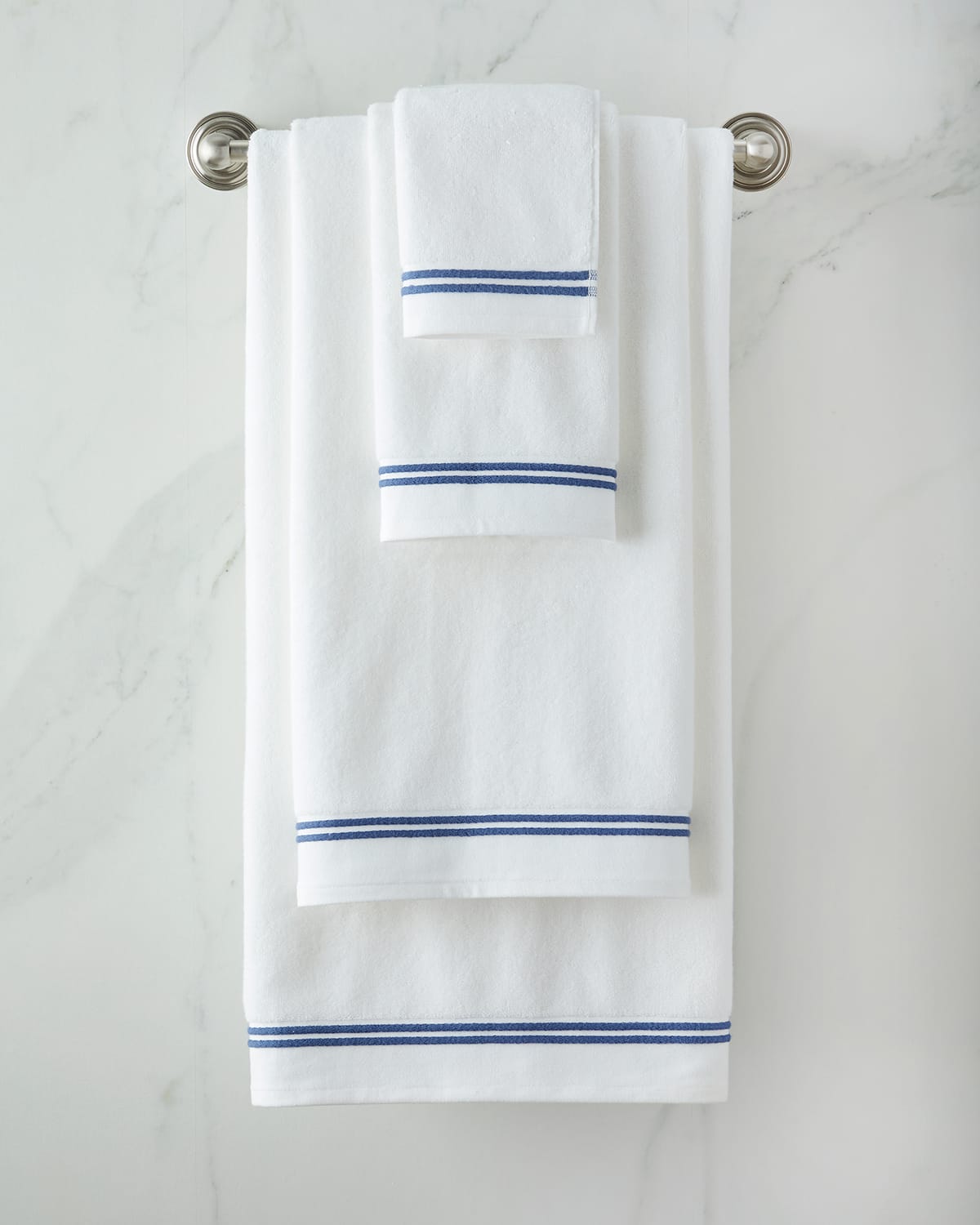 Sferra Resort Wash Cloth In White/dark Blue