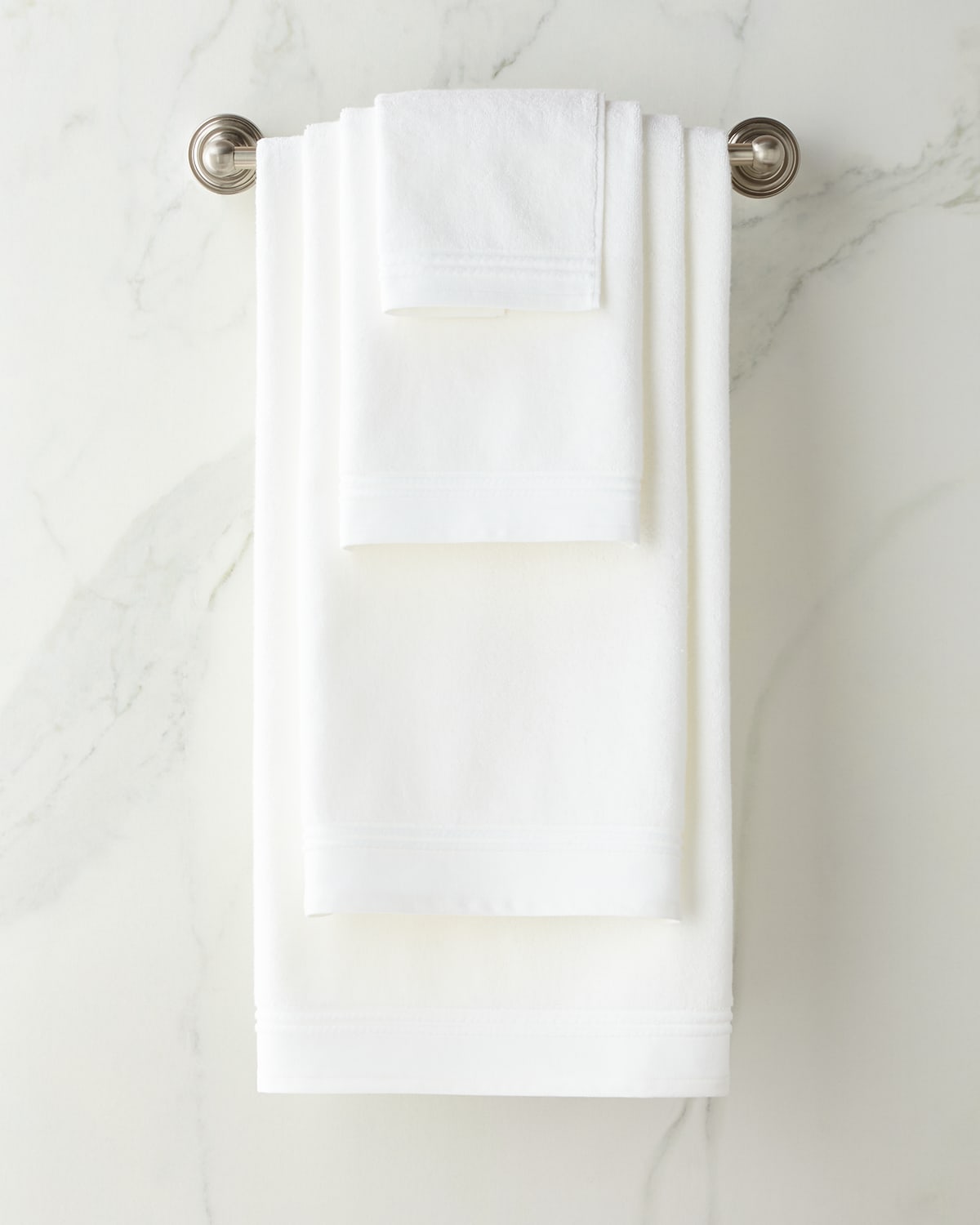 Sferra Aura Hand Towel In Iron