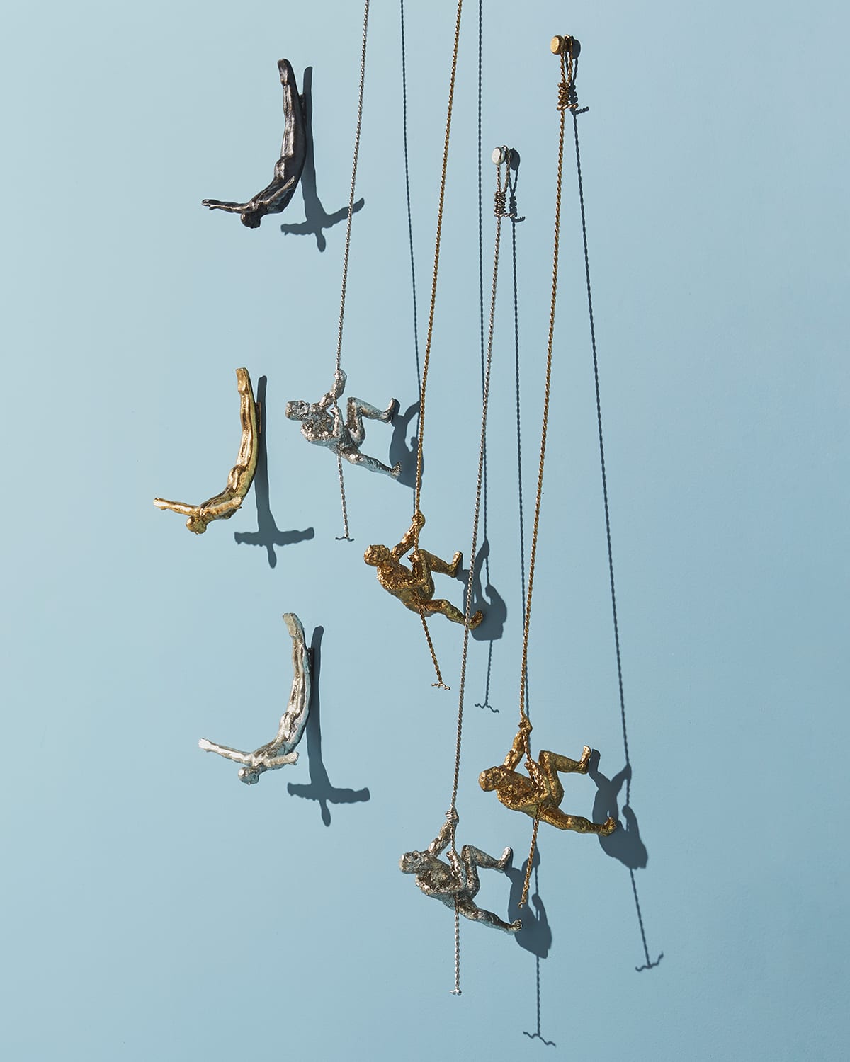 GLOBAL VIEWS CLIMBING MAN WALL DECOR 