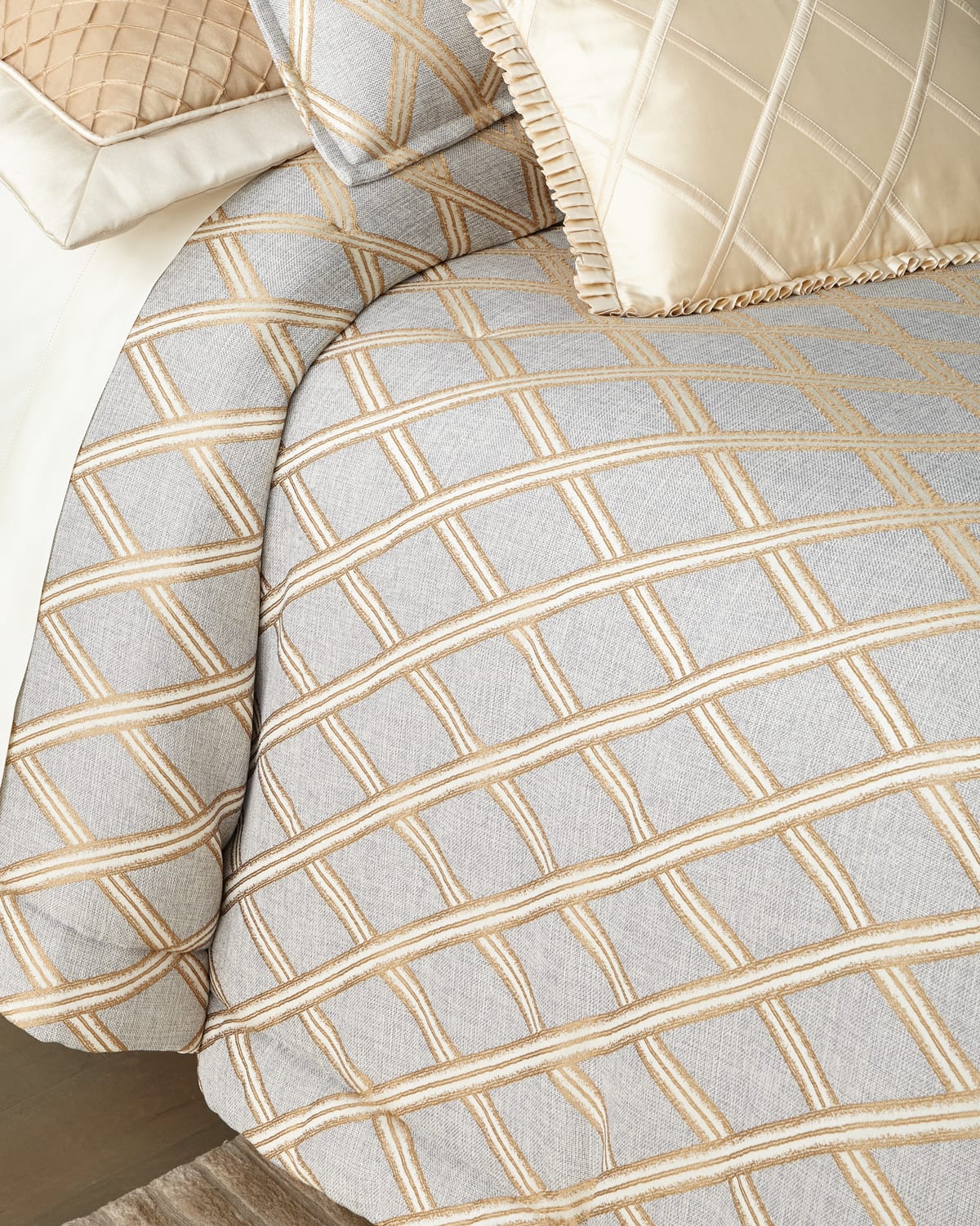 Austin Horn Collection Elegance 3-piece Queen Comforter Set