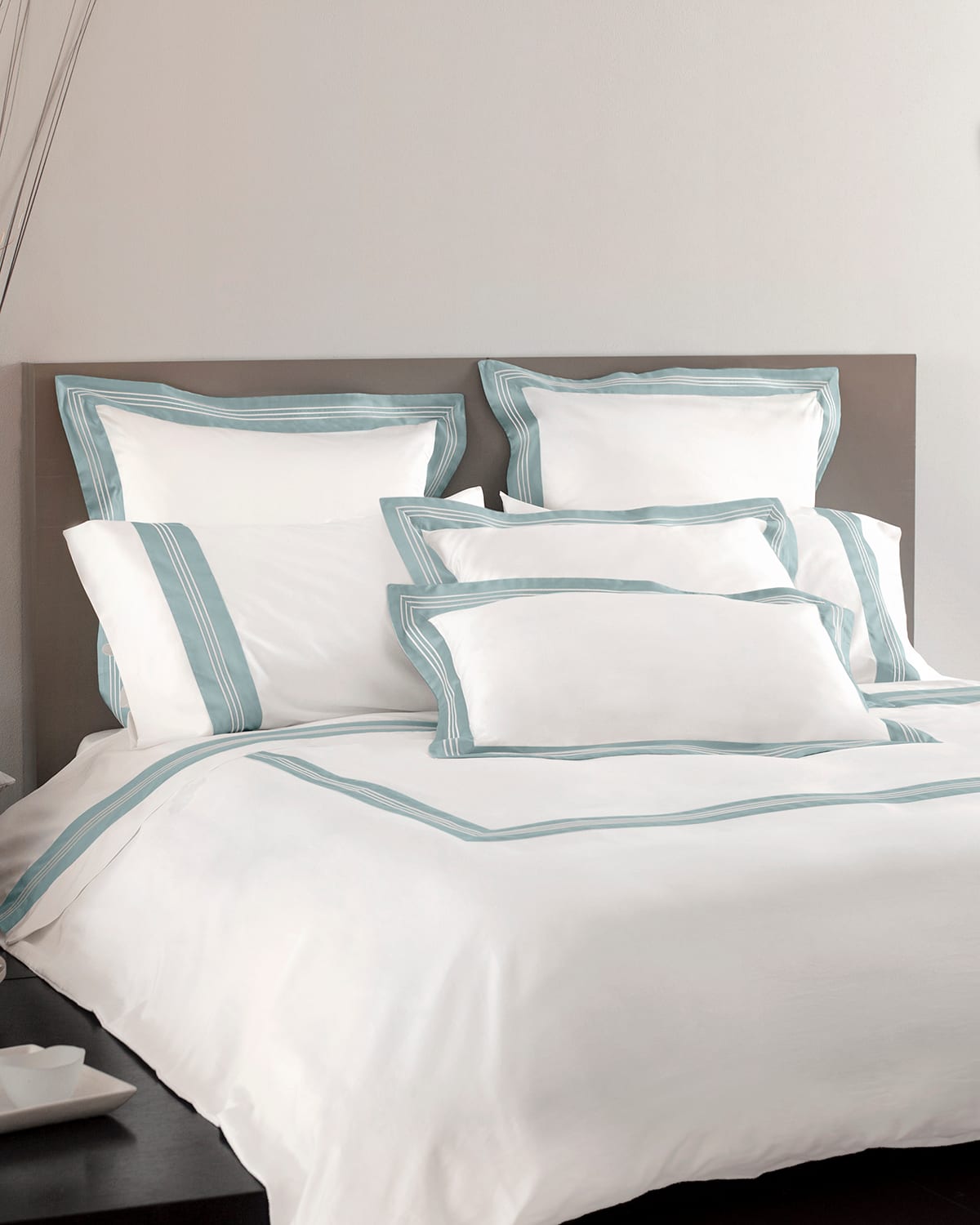 Signoria Firenze Cascina Queen Duvet Cover In White/wilton Blue