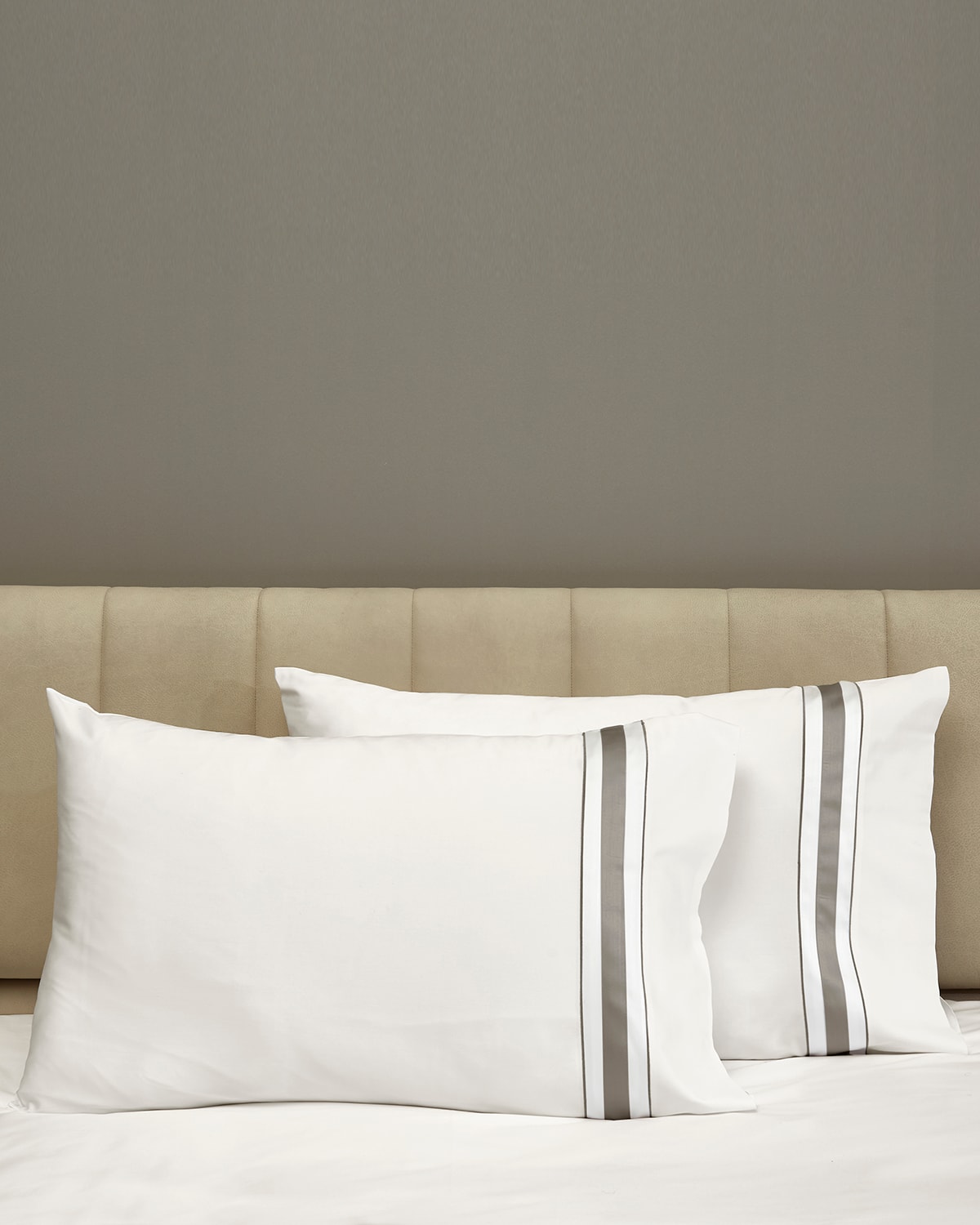 Signoria Firenze Dimora Standard Pillowcases, Set Of 2 In Pearl/lead Grey