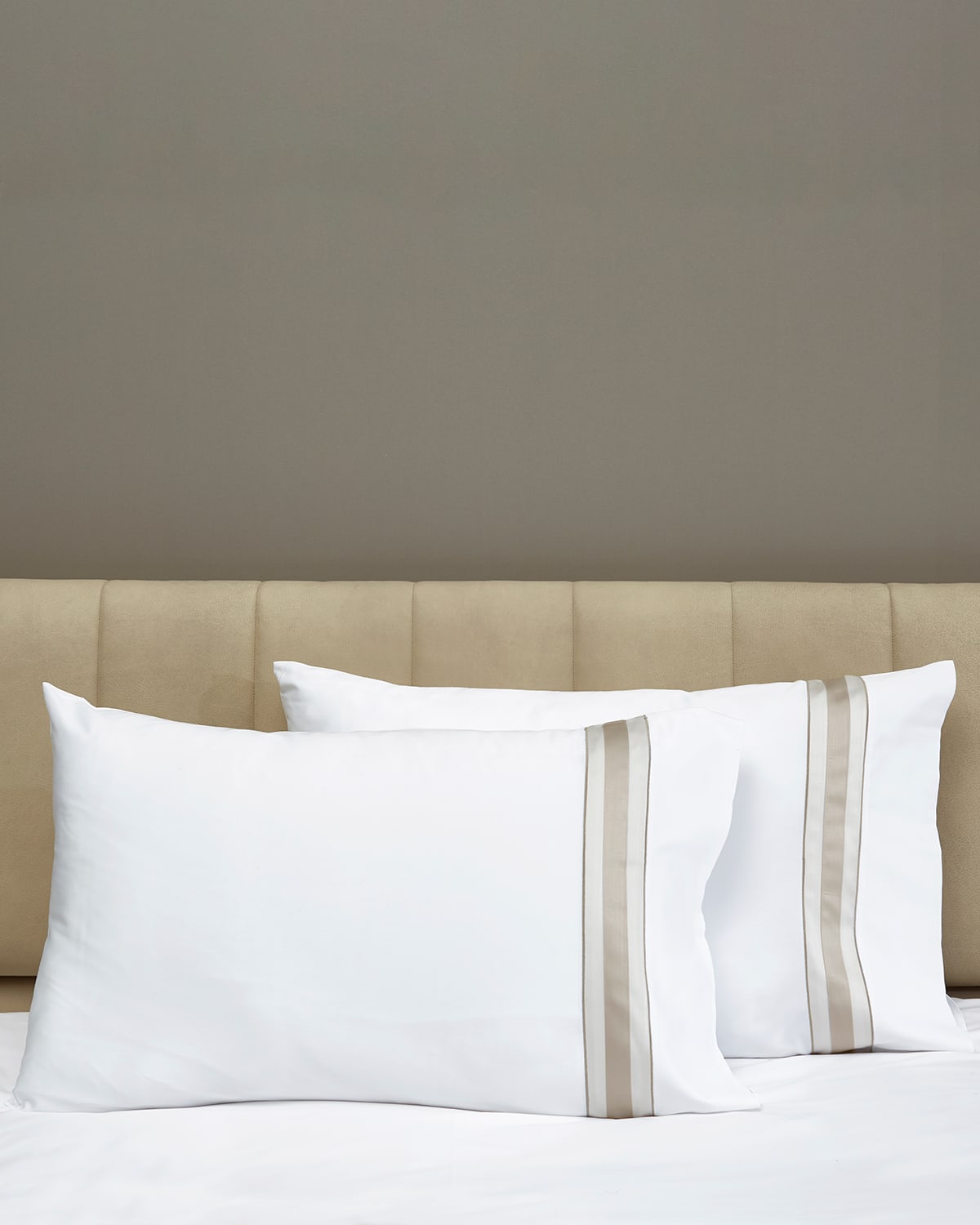 Signoria Firenze Dimora Standard Pillowcases, Set Of 2 In White/khaki