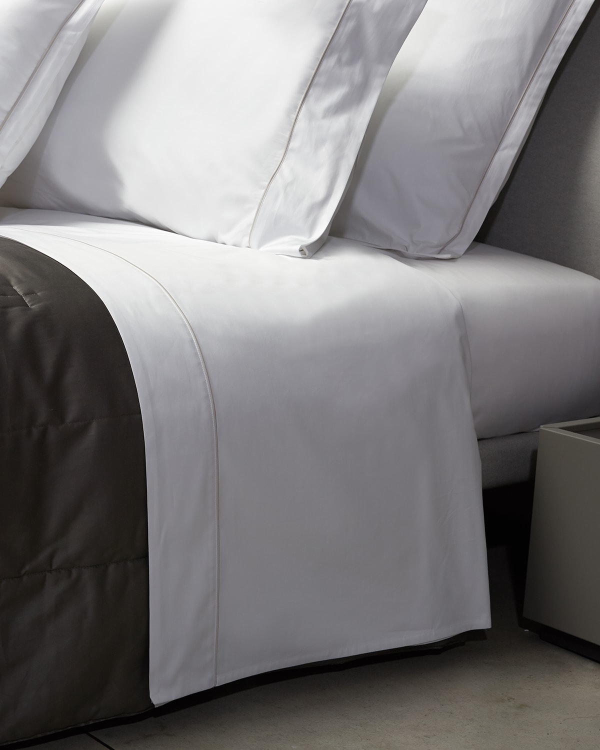 Signoria Firenze Luce King Flat Sheet In White/pearl