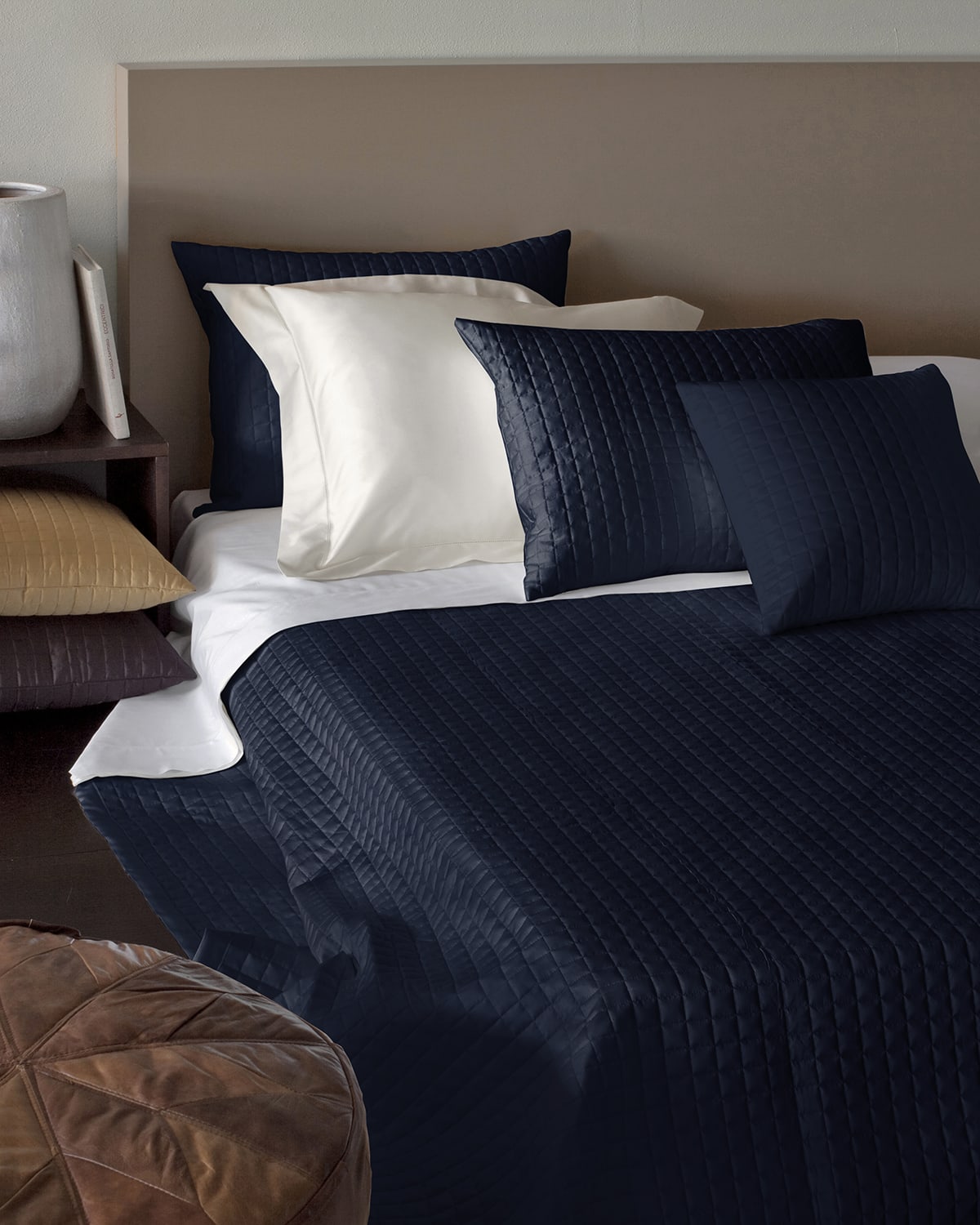 Signoria Firenze Masaccio Queen Quilted Coverlet In Dark Blue