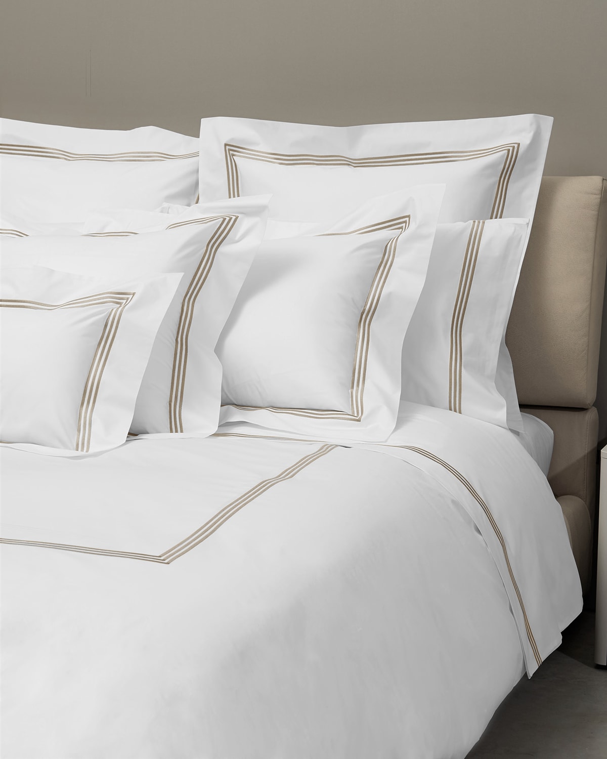 Signoria Firenze Platinum Queen Duvet Cover In Taupe