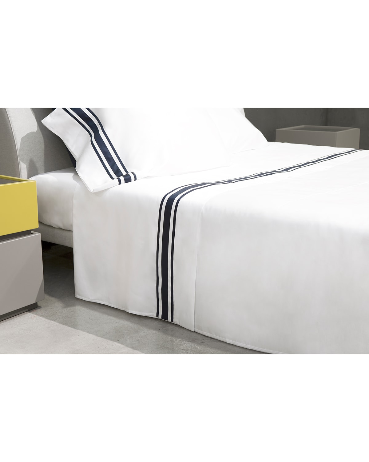 Signoria Firenze Tivoli Queen Flat Sheet In White/dark Blue