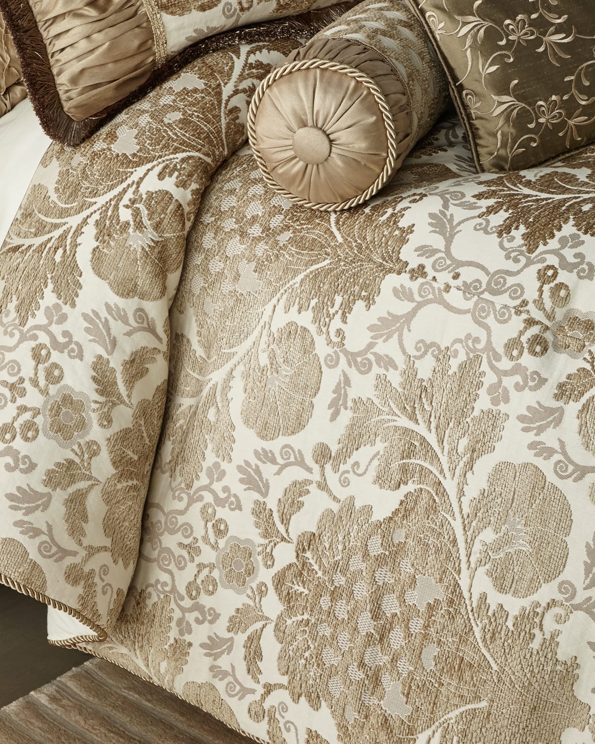 Austin Horn Collection Everleigh 3-piece Queen Comforter Set In Taupe