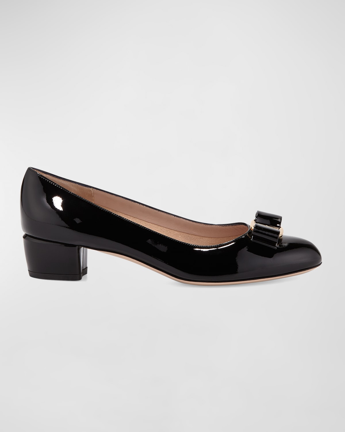 Ferragamo Vara Bow Leather Low Pumps In Nero