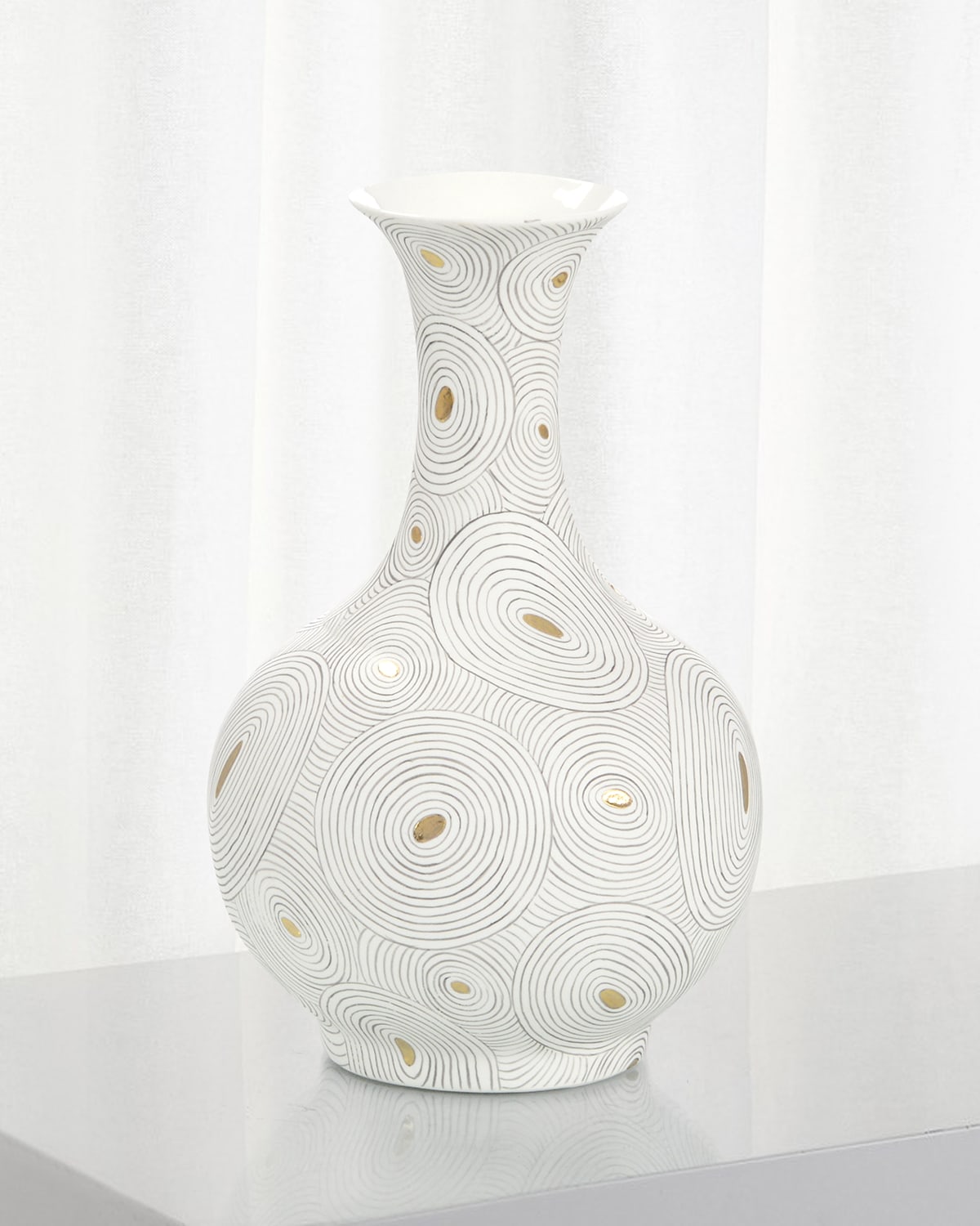John-richard Collection White Porcelain Vase With Gold In White/gold