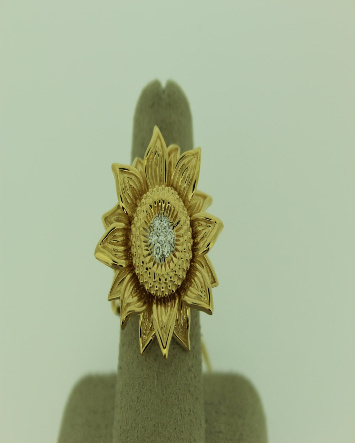 18KYG SUNFLOWER RING W/ DIA