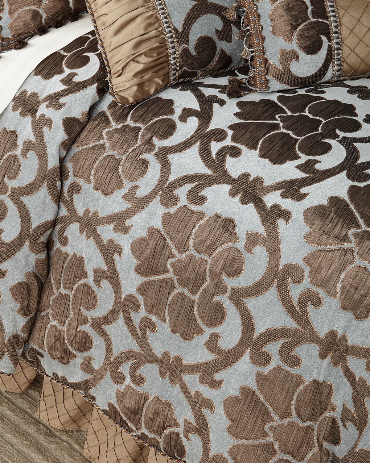 Austin Horn Collection Oxford 3-piece Queen Comforter Set In Neutral