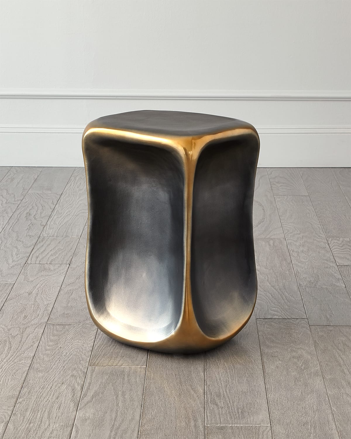 Global Views Formation Large Accent Table