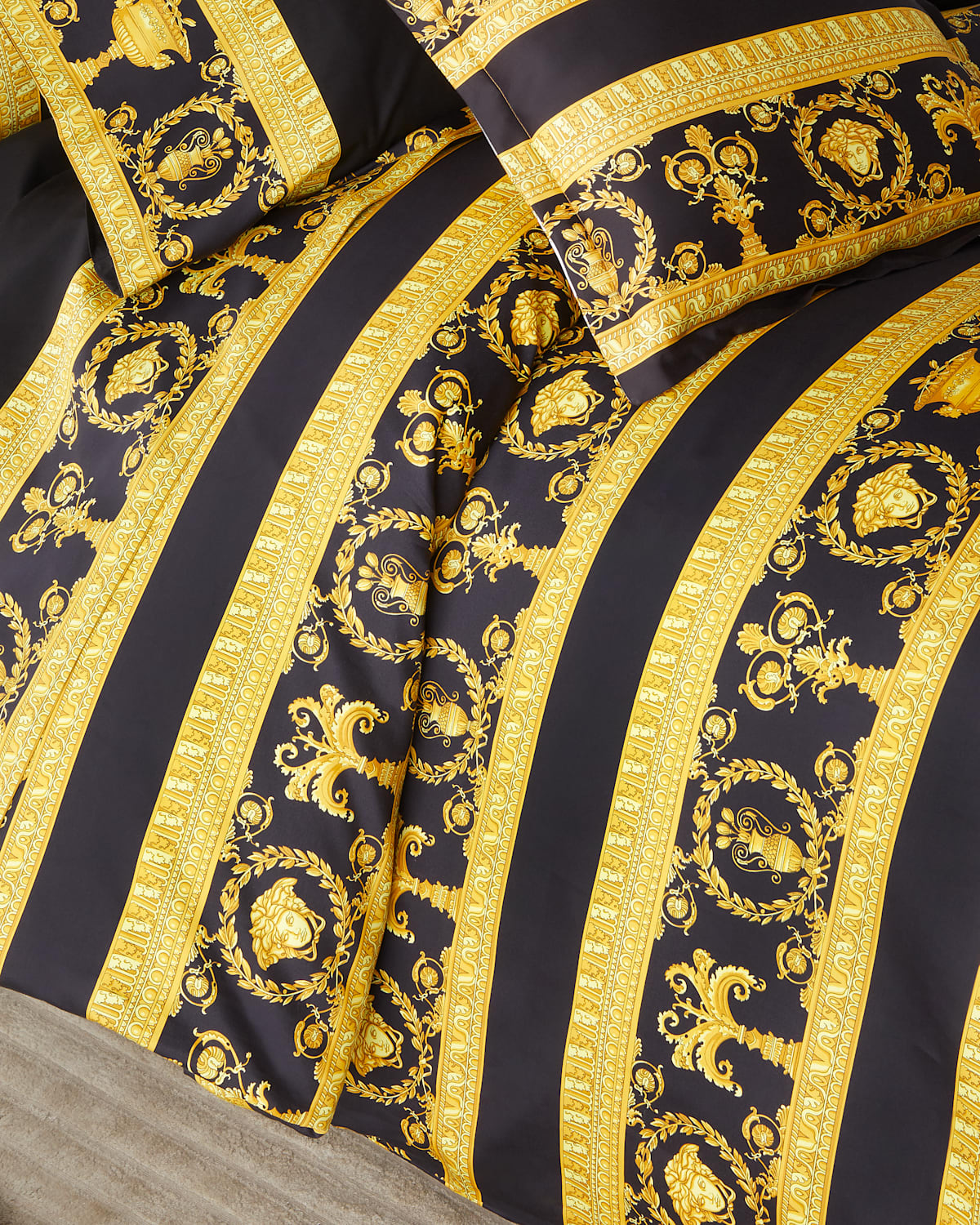Versace Barocco Robe King Duvet Cover In White Gold
