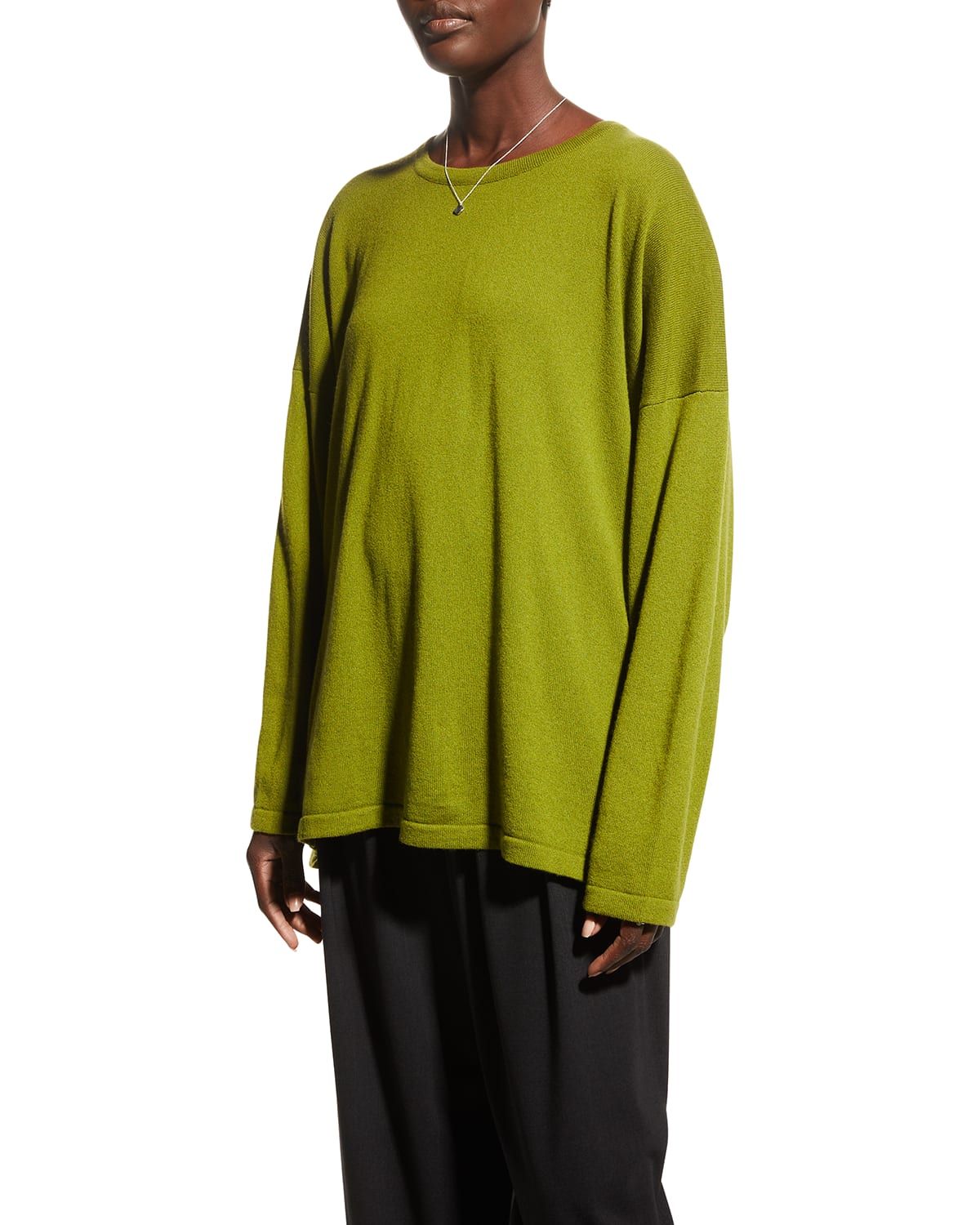 Angled-to-Front Round-Neck Sweater (Long Length)