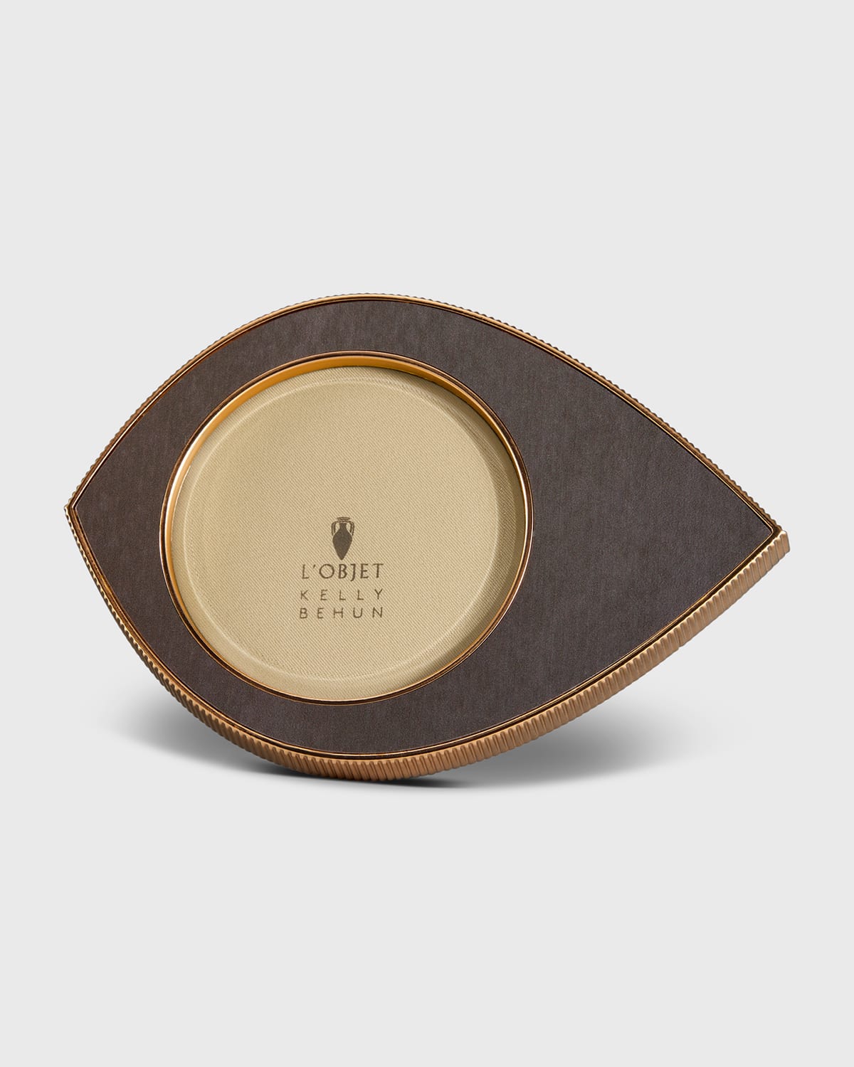 L'objet Kelly Behun Wide Eye Frame