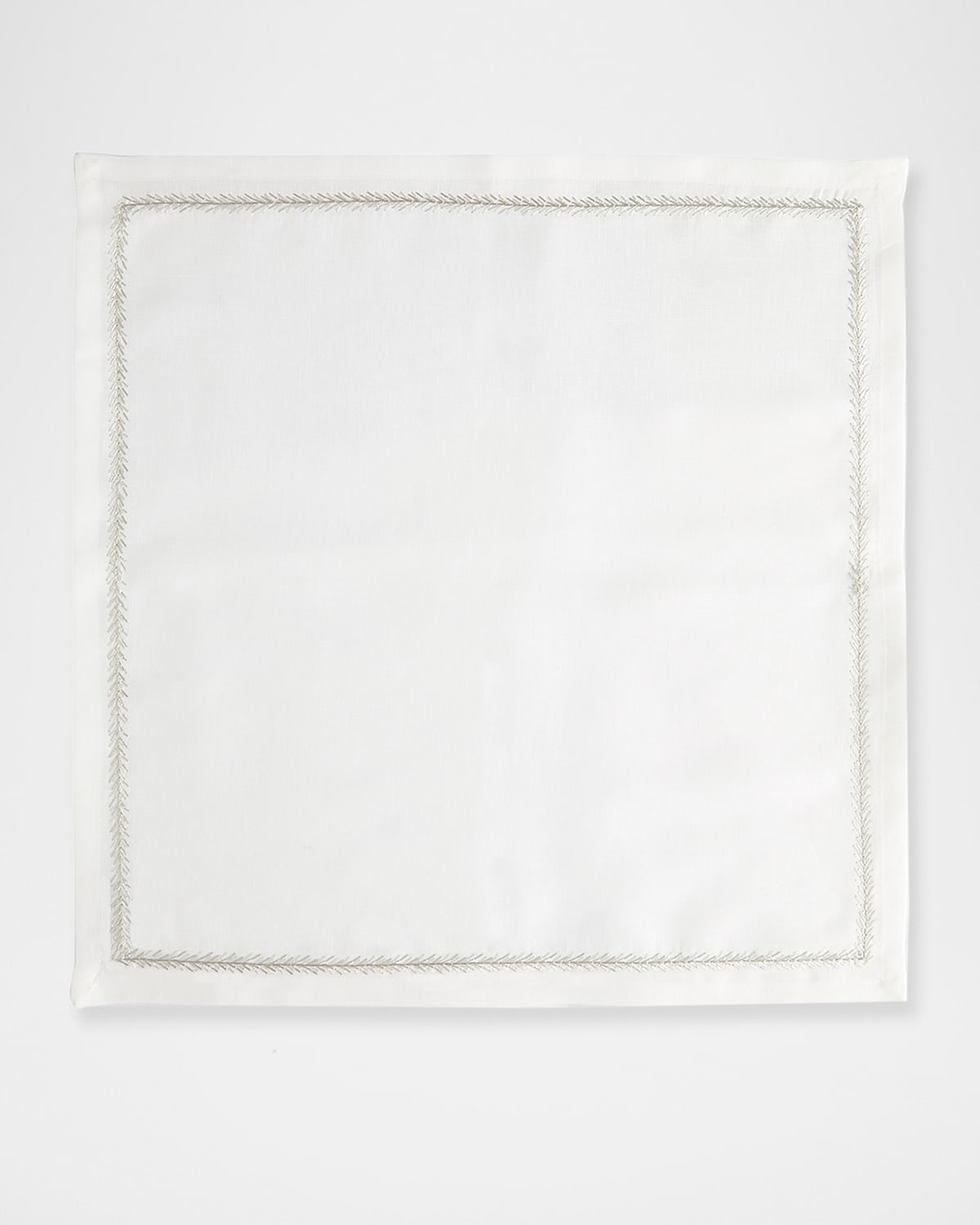 Kim Seybert Jardin Napkin In White/silver