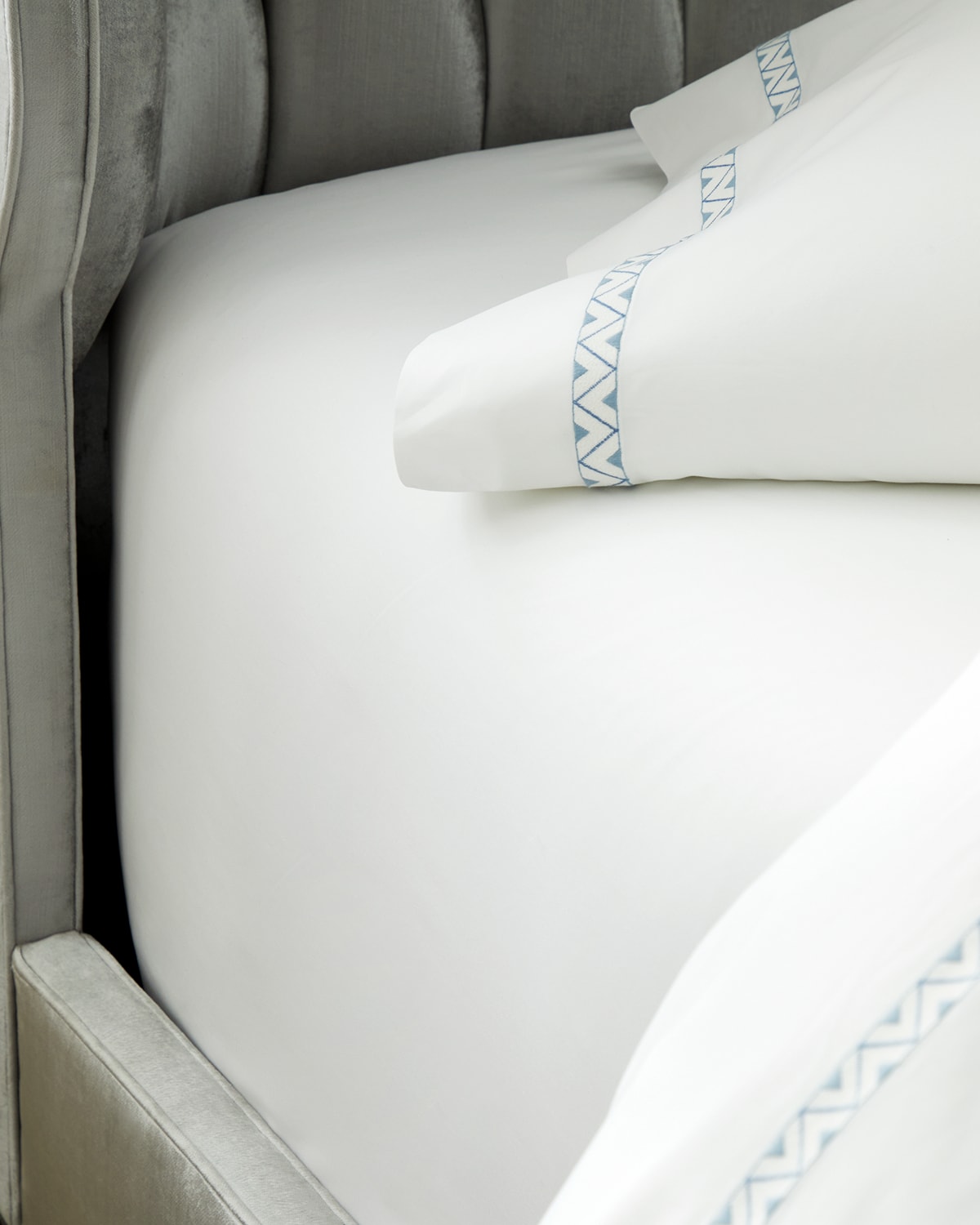 Matouk Ceylon Fitted Sheet, Full In White