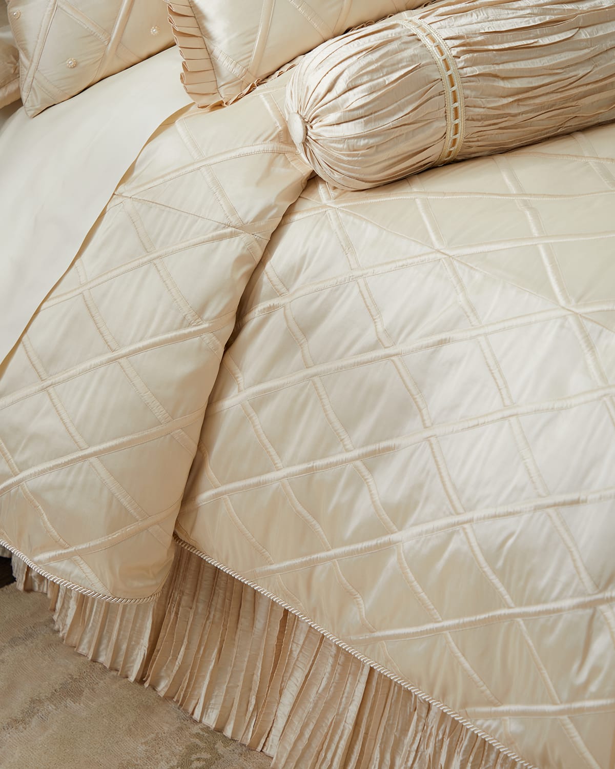 Austin Horn Collection Catherine's Palace King Duvet In Neutral