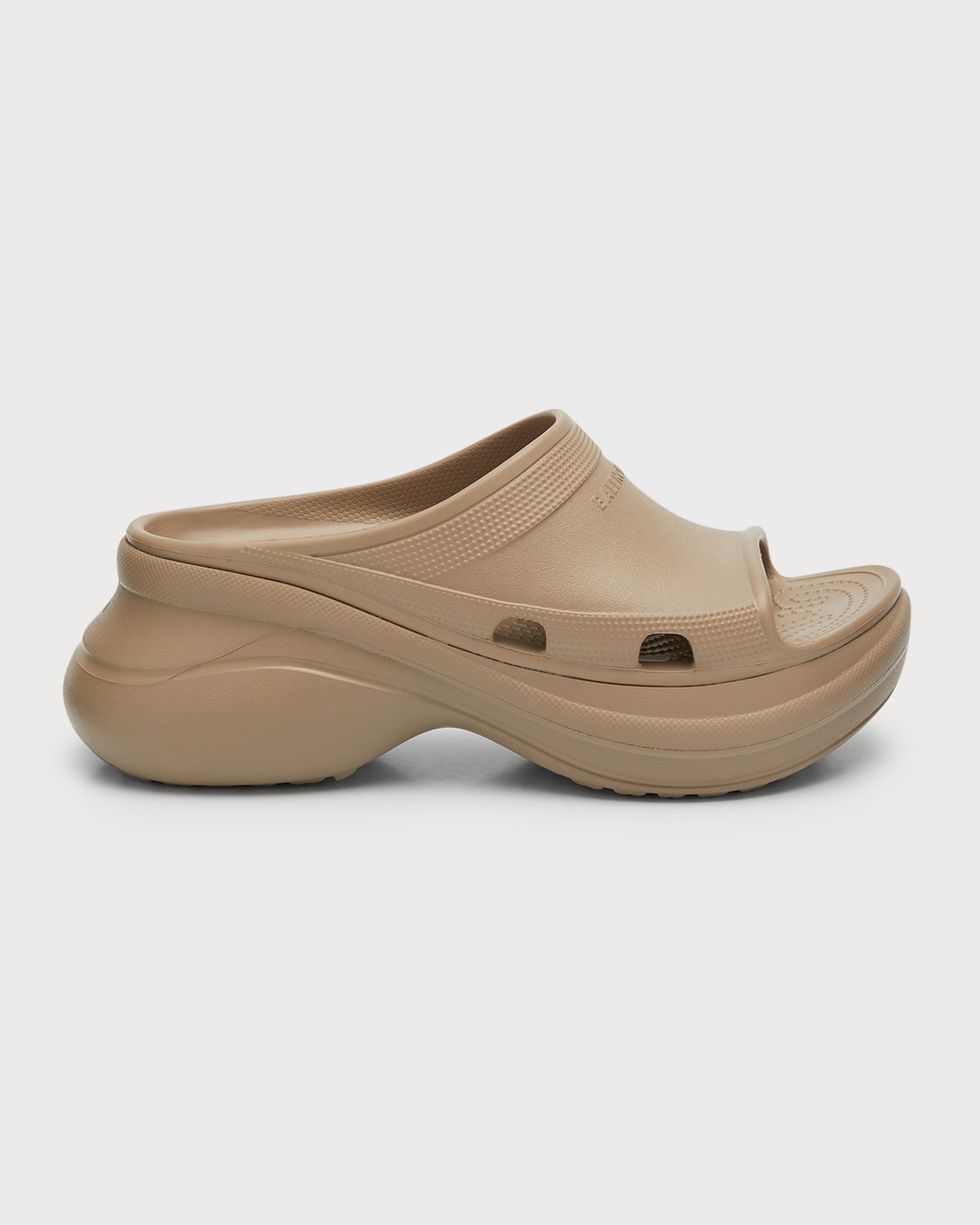 Balenciaga Sandali Bassi Pool Crocs Da Donna In Beige In 1000 Black