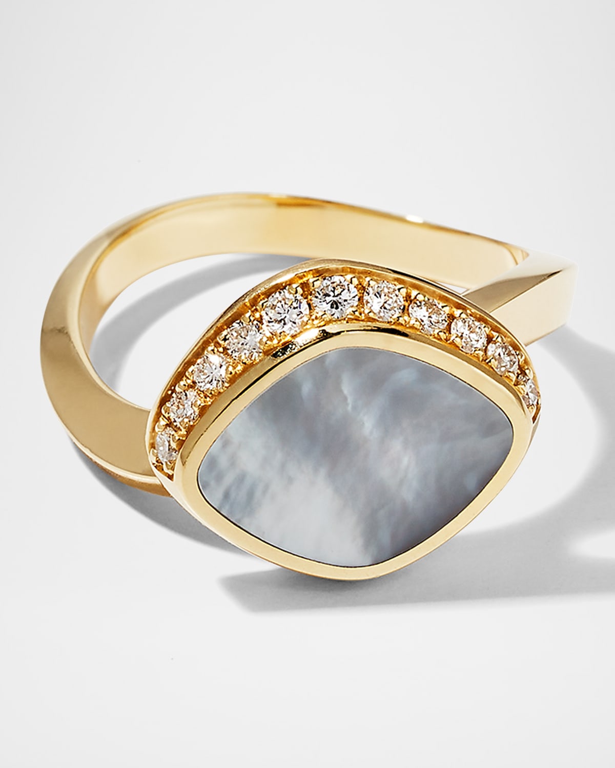 Vendorafa Yellow Gold Pebble Ring with Mother-of-Pearl and Diamonds