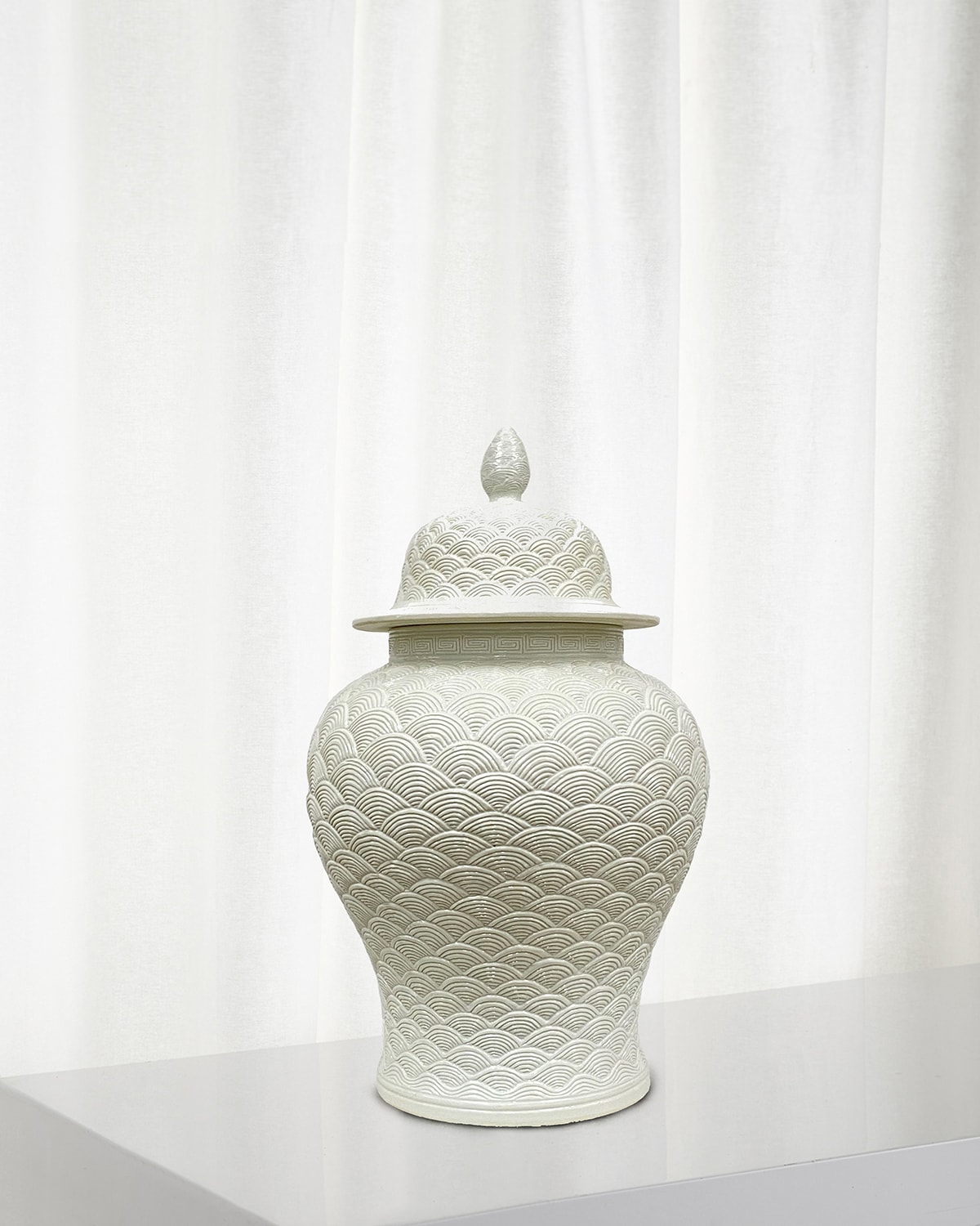 Winward Home Relief Pot - 23" In White