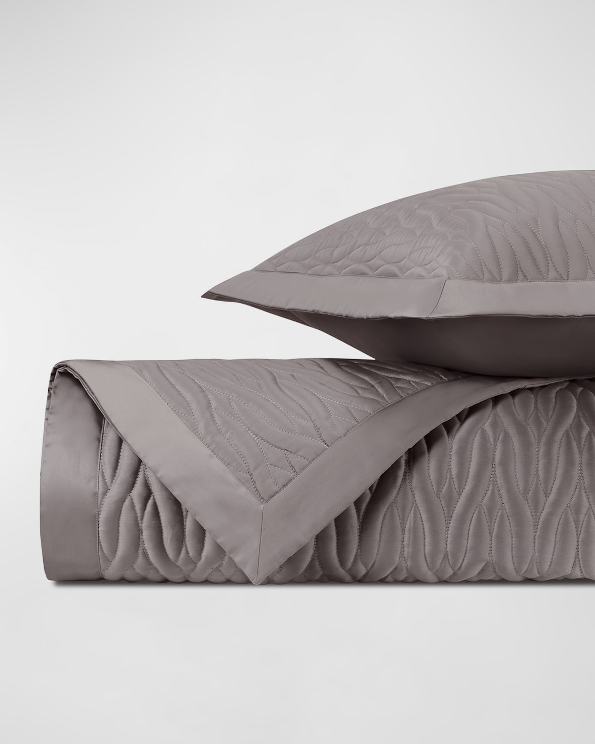 HOME TREASURES NAPA QUILTING COVERLET AND SHAMS 