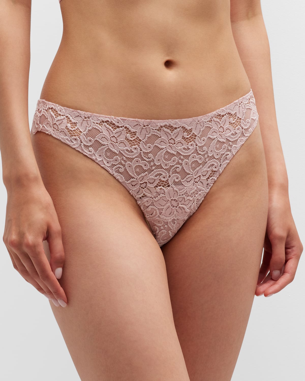 Hanro Luxury Moments Scalloped Lace Thong In Pale Pink