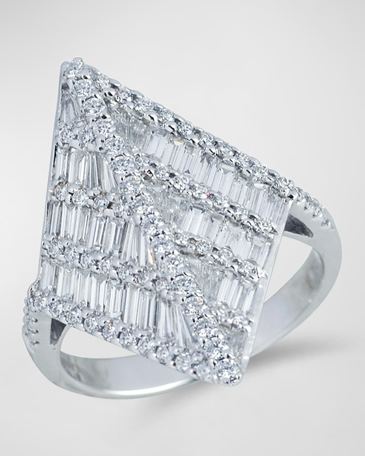 18K White Gold Statement Ring with Diamonds