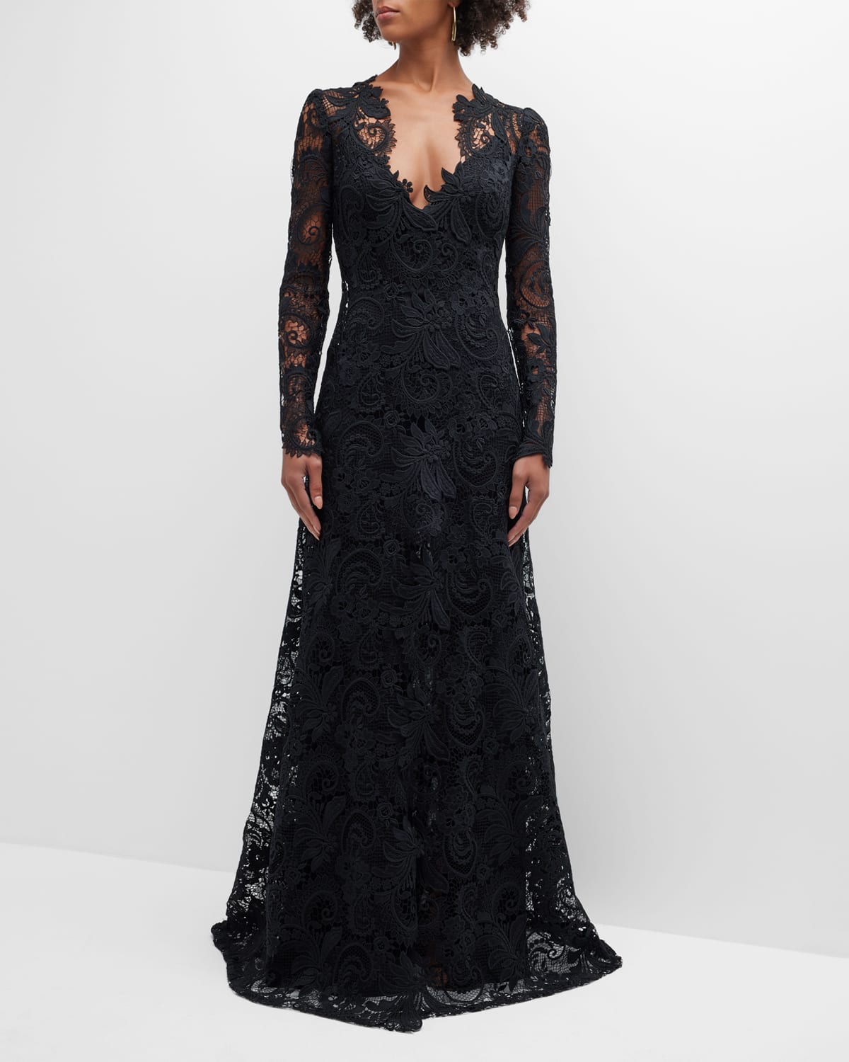 Monique Lhuillier Long Sleeve Lace Gown In Noir