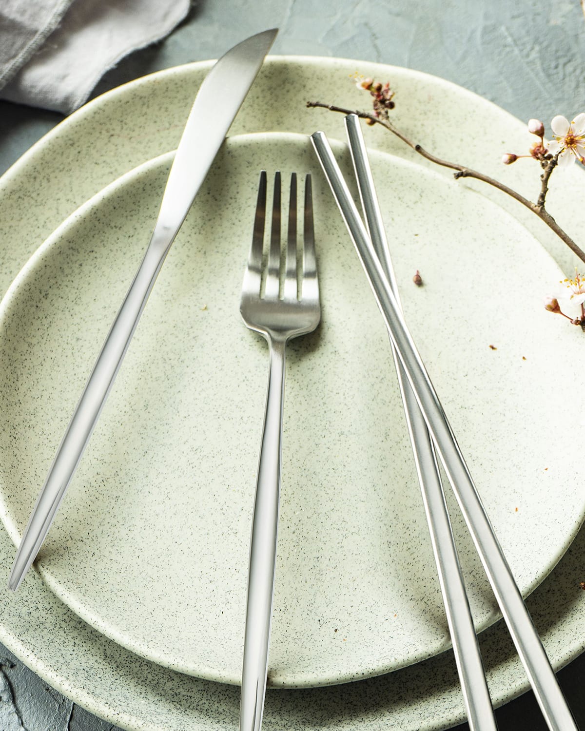 Zephyr 28-Piece Mirror Flatware Set with Chopsticks